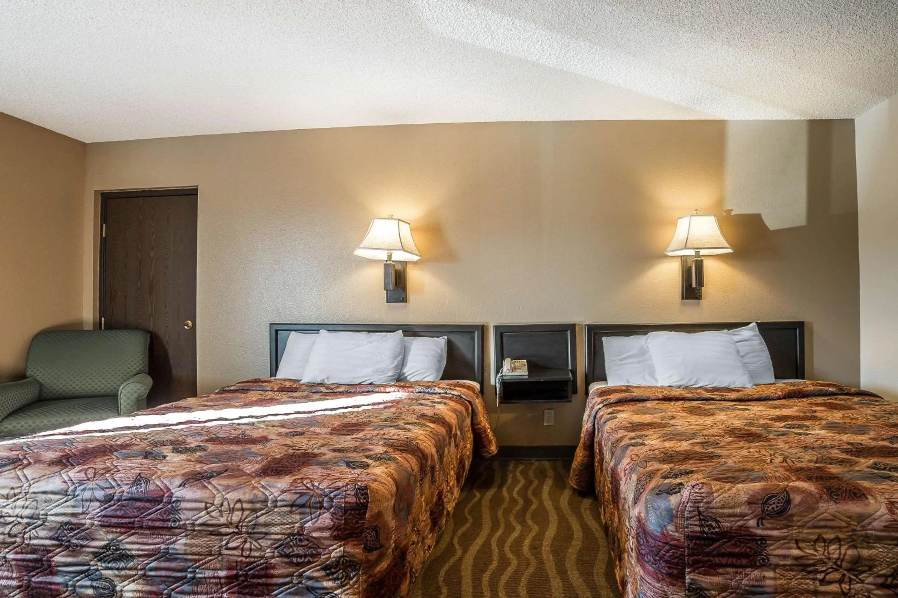 Queen Room with Two Queen Beds - Smoking in Rodeway Inn Cheyenne I-80 East