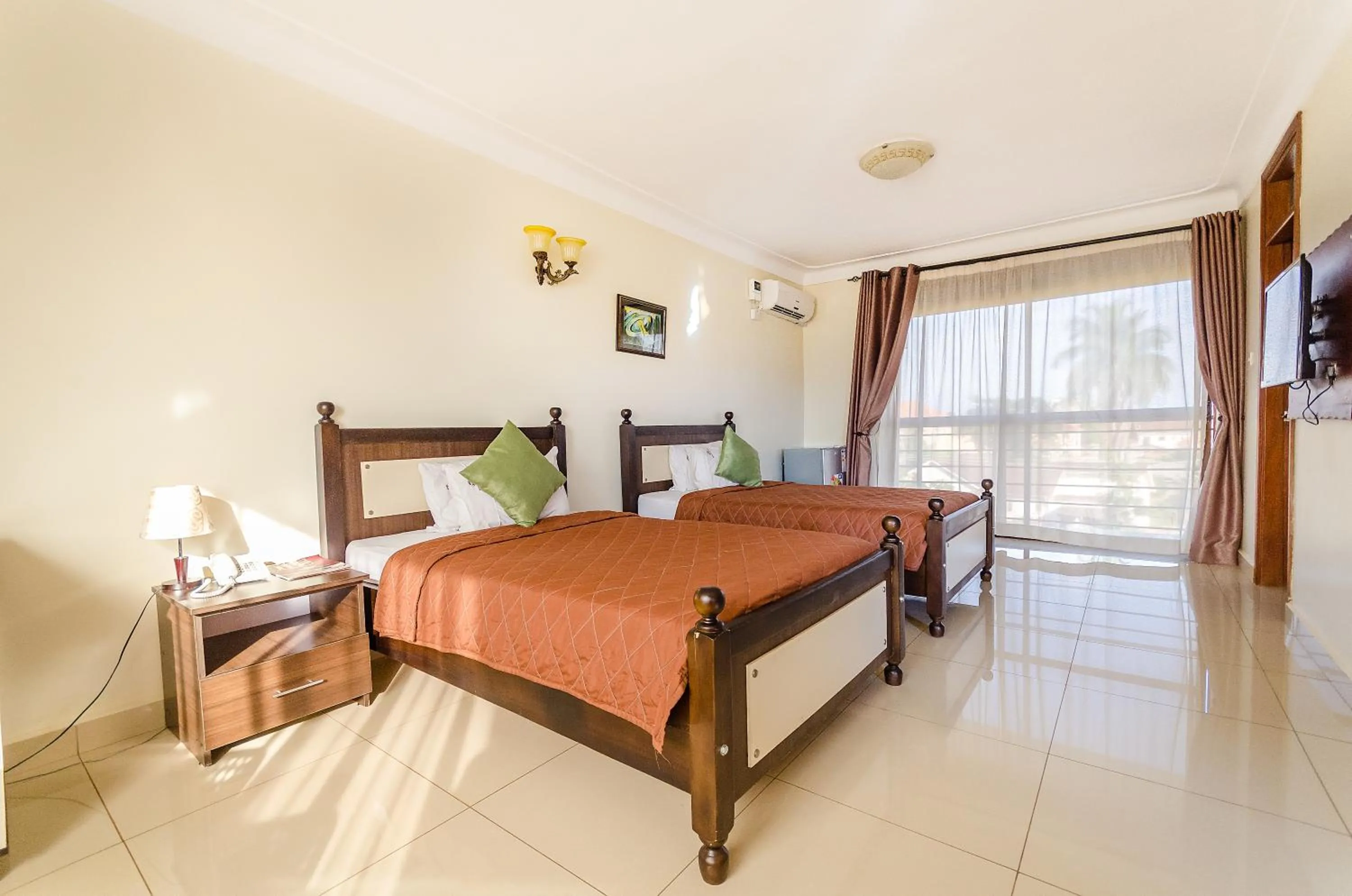 Twin Room with Balcony in Marie's Royale Hotel