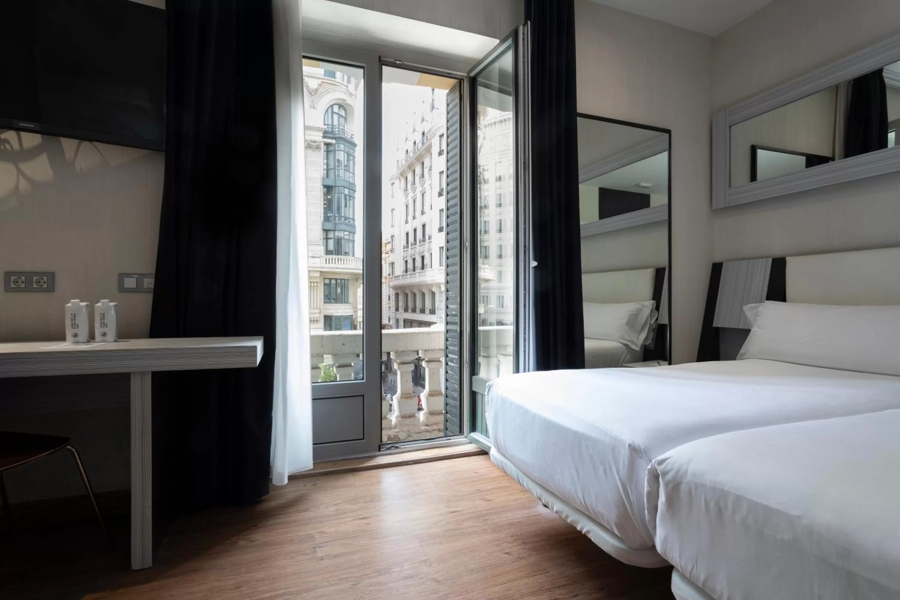 Quadruple Room with City View in Petit Palace Triball