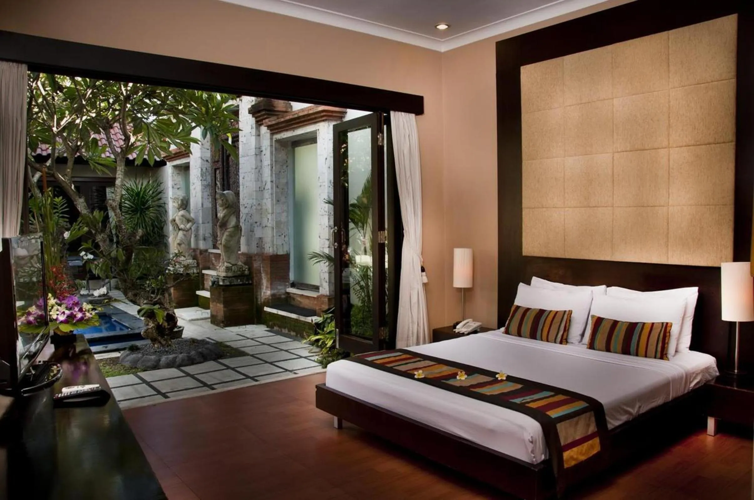 Deluxe Room with Pool View in Sindhu Mertha Suite