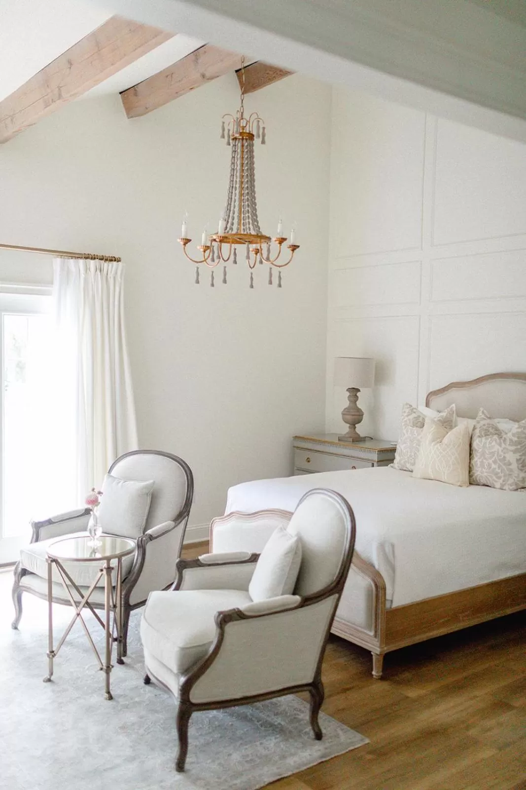 Deluxe Queen Room in Fairville Inn