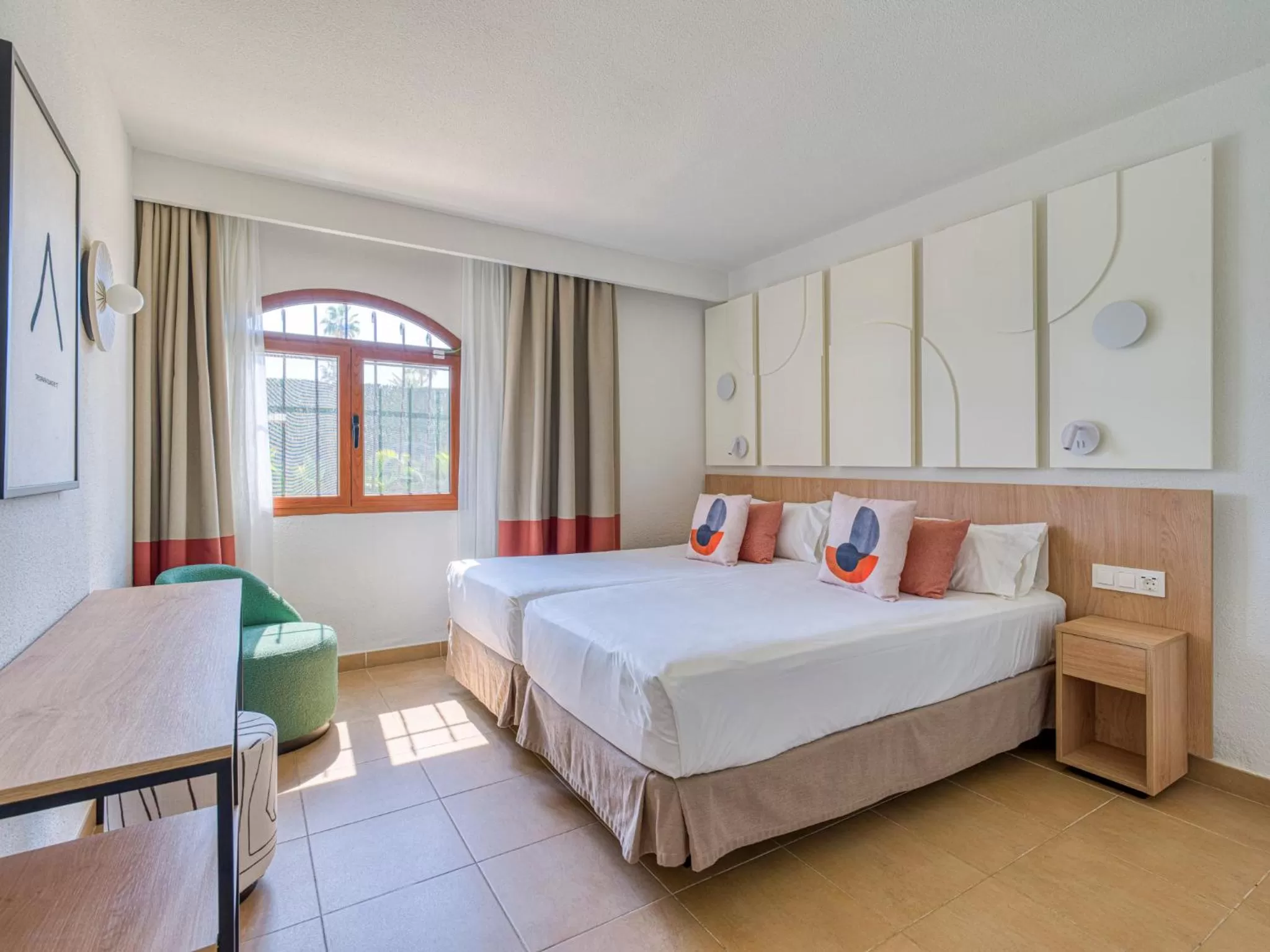 Deluxe Family Room in HD Parque Cristobal Gran Canaria