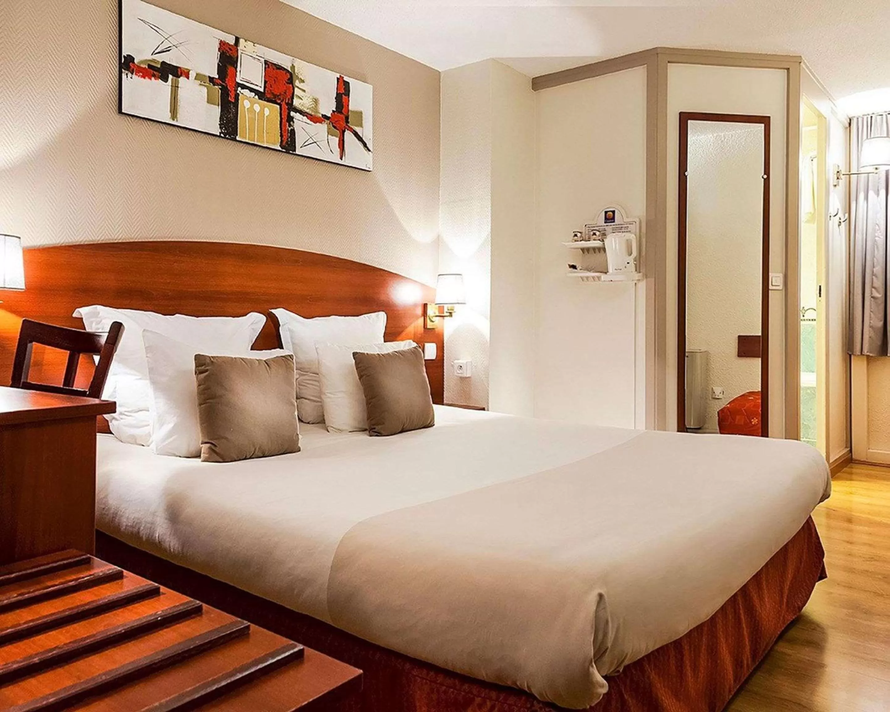 Queen Room with Air Conditioning - Non Smoking in Hôtel des Arcades de Cachan - Grand Paris Sud