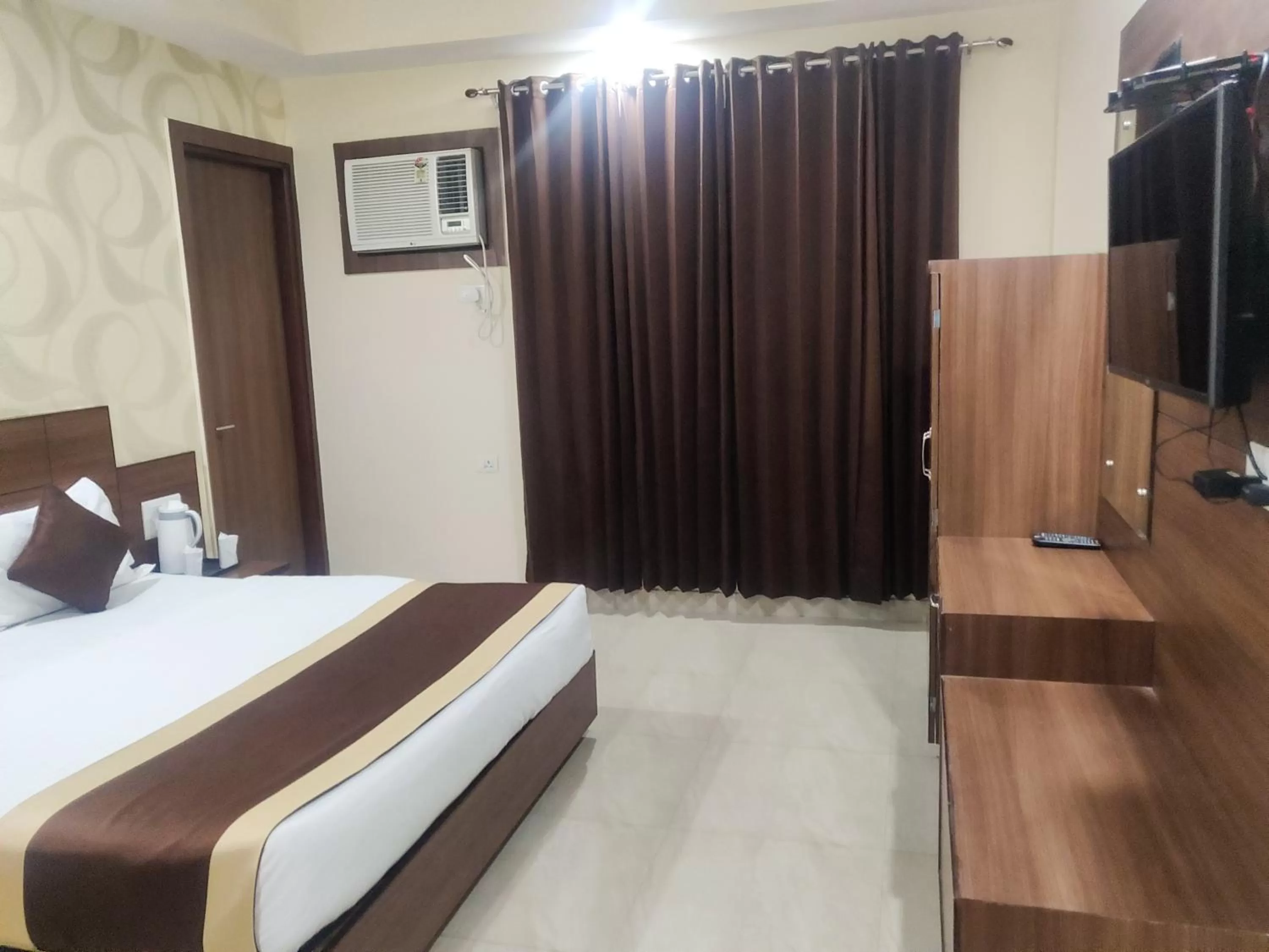Deluxe Double Room (2 Adults + 1 Child) in Hotel The Vaishno Devi Hills