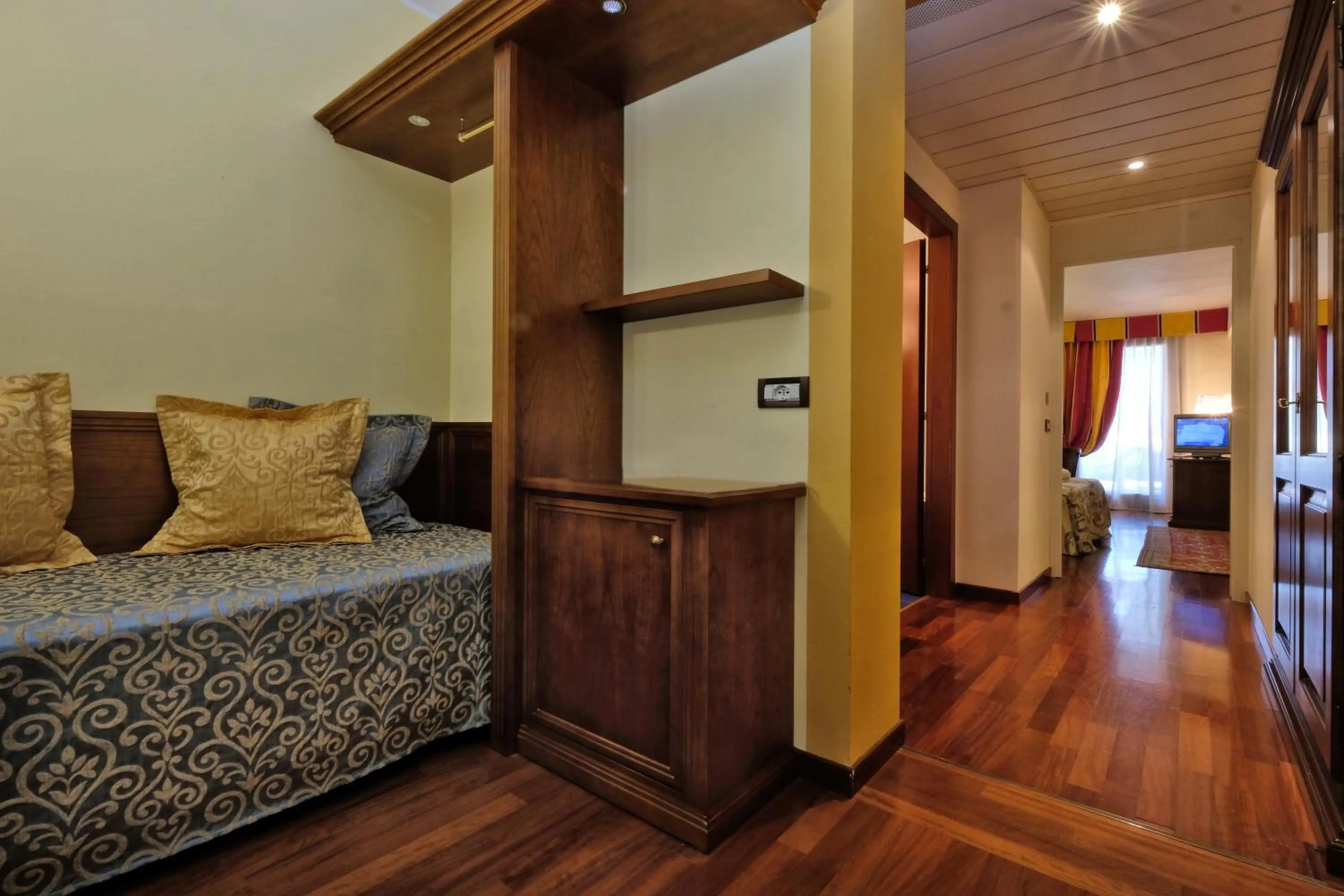 Suite with Terrace in Villa Madrina Lovely and Dynamic Hotel