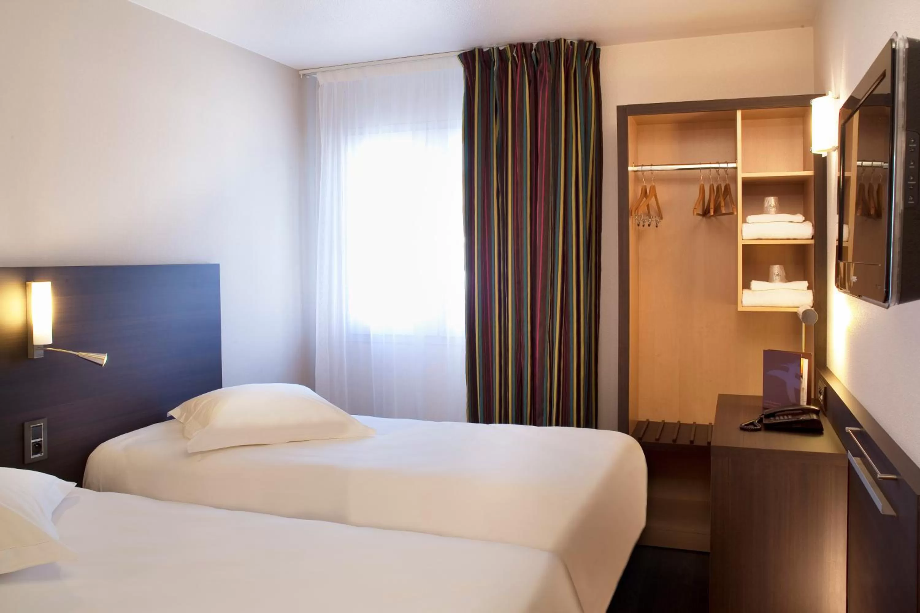 Comfort Twin Room in Escale Oceania Vannes Centre