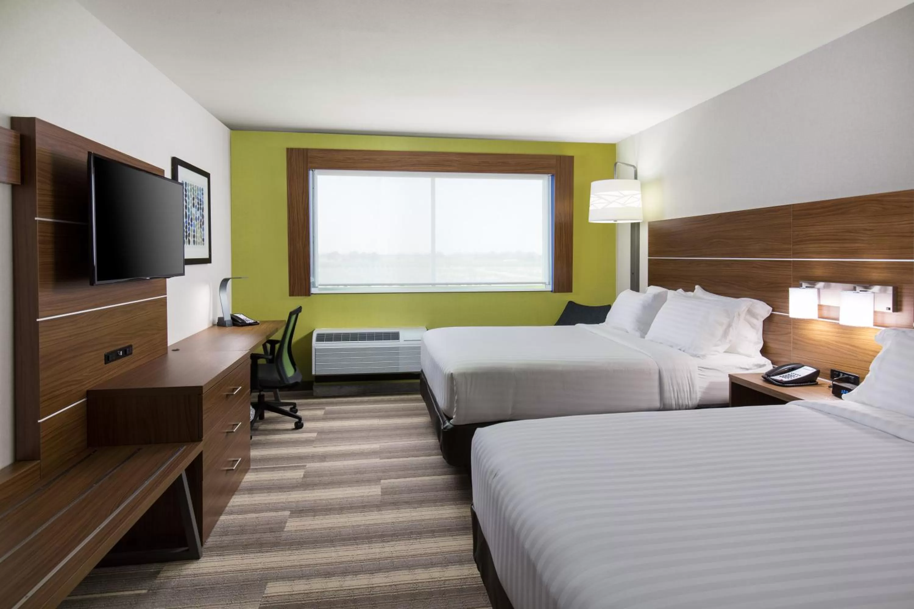 Standard Queen Room with Two Queen Beds - Communications Accessible in Holiday Inn Express Visalia-Sequoia Gateway Area by IHG
