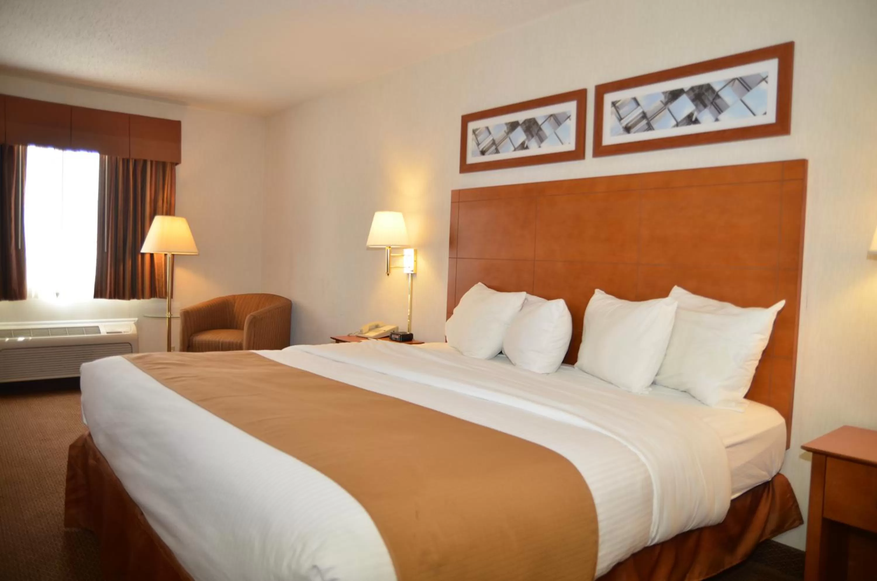 King Suite - Non-Smoking in Baymont by Wyndham Port Huron