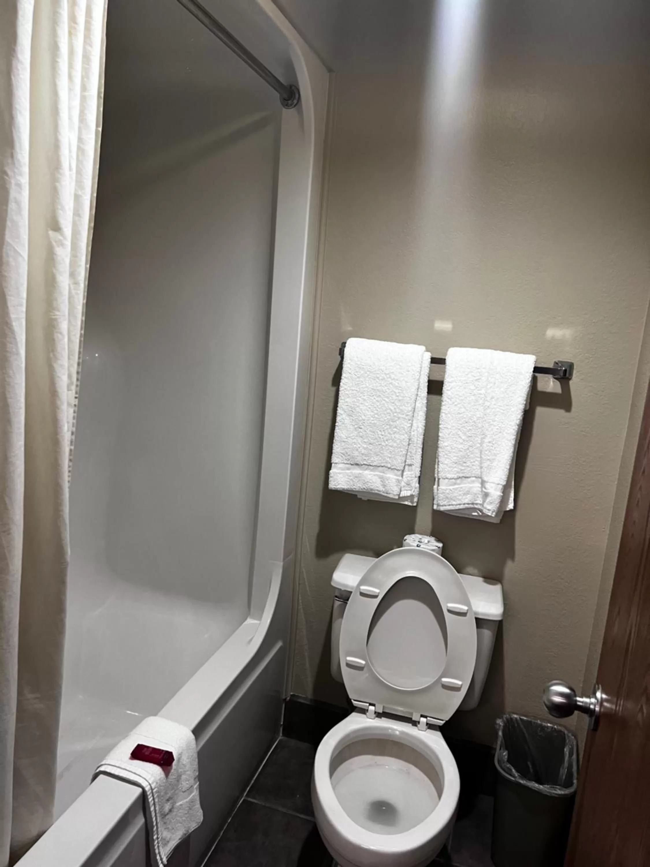 Shower in Apple Tree Inn