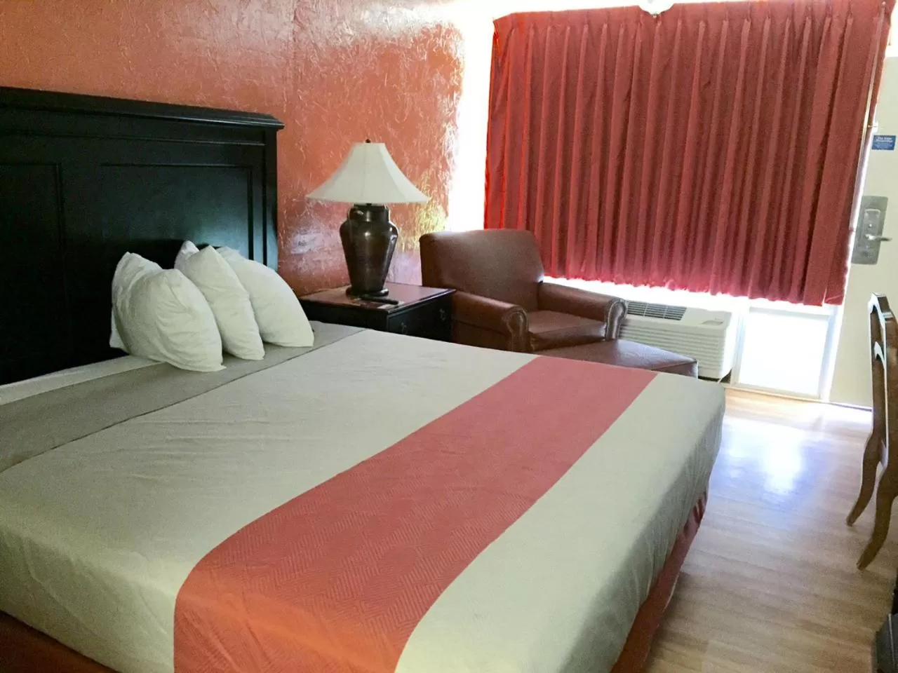 King Room - Non-Smoking in Motel 6-Townsend, GA