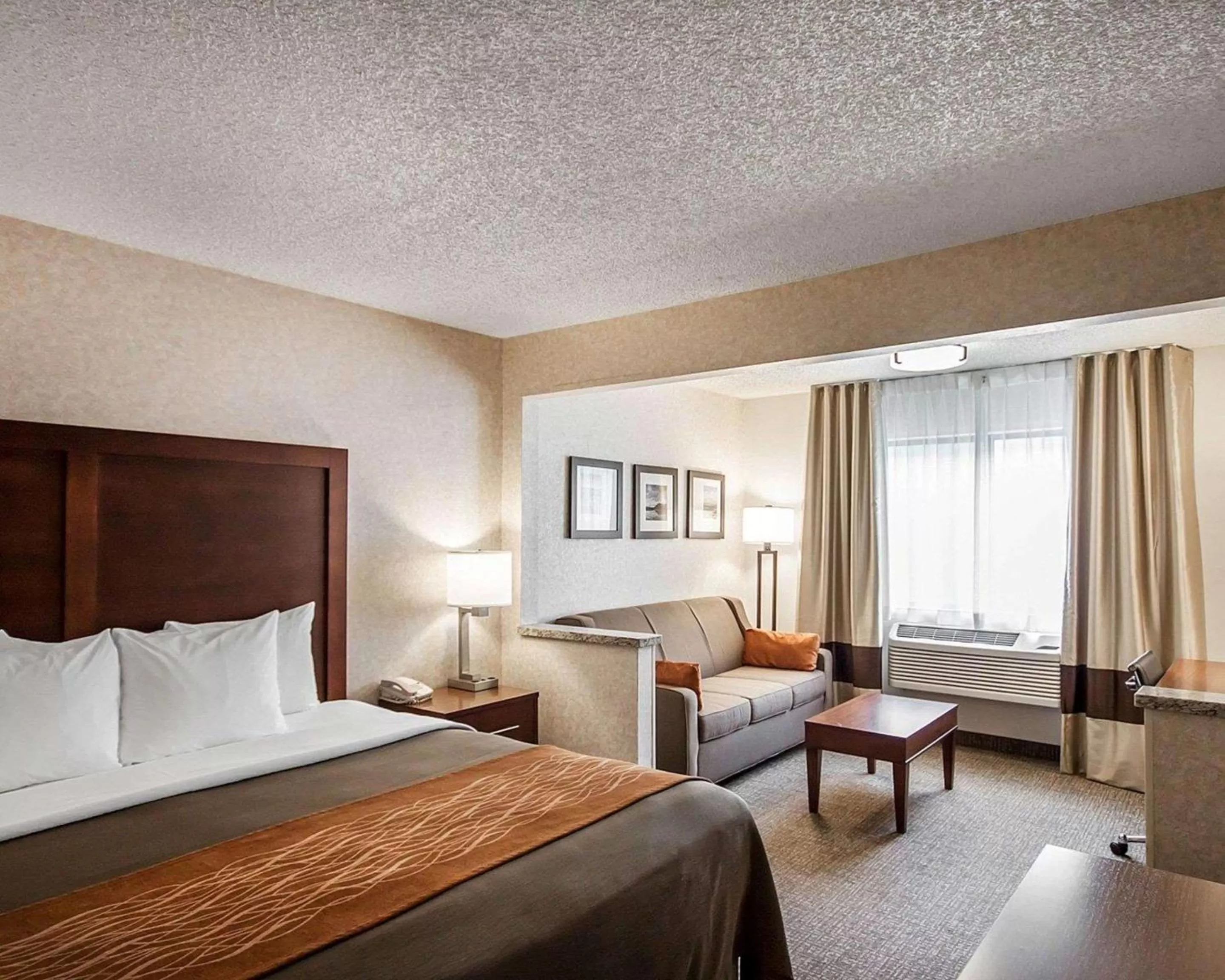 King Suite - Non-Smoking in Quality Inn