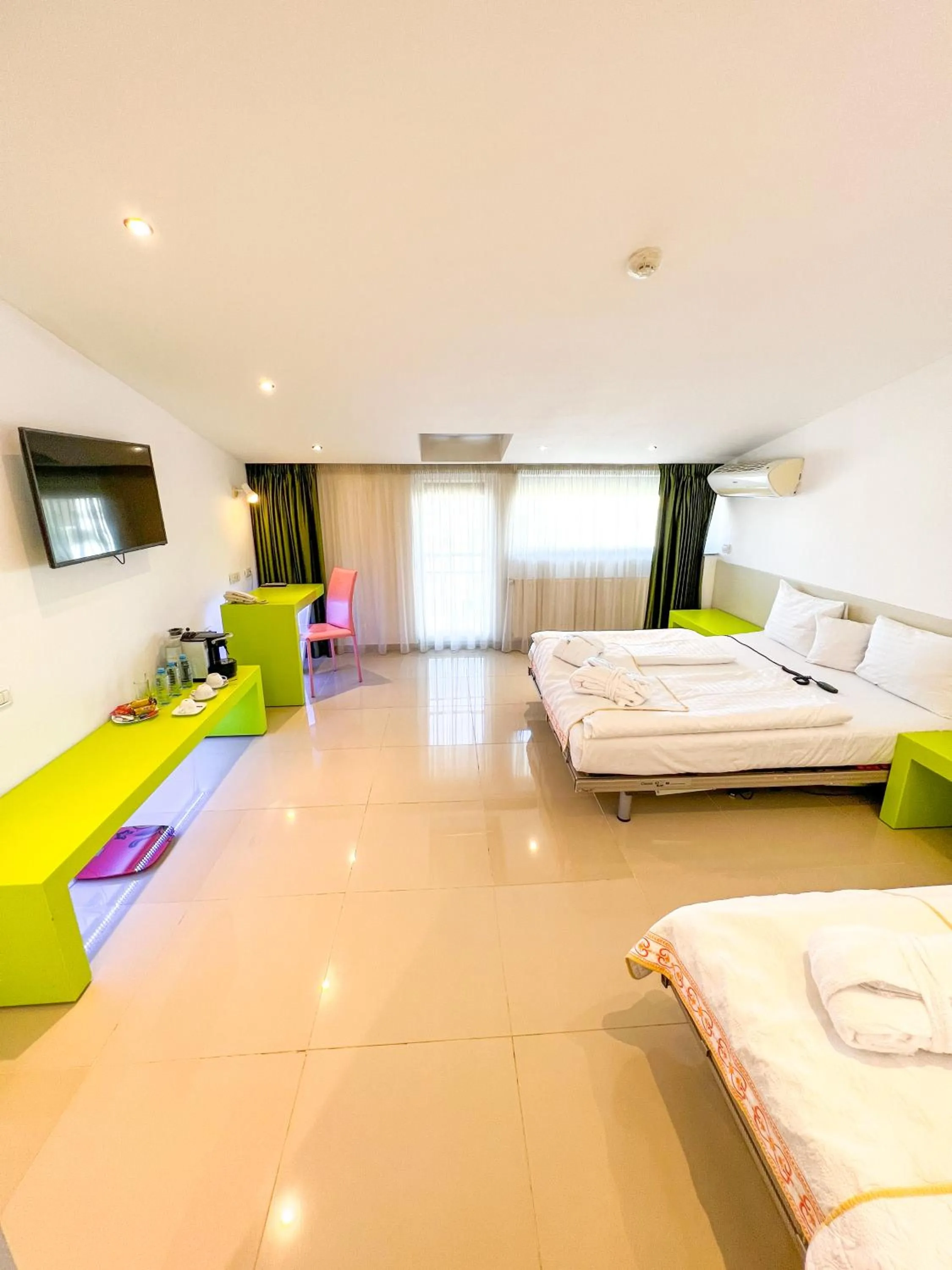 Budget Triple Room in Christina Hotel