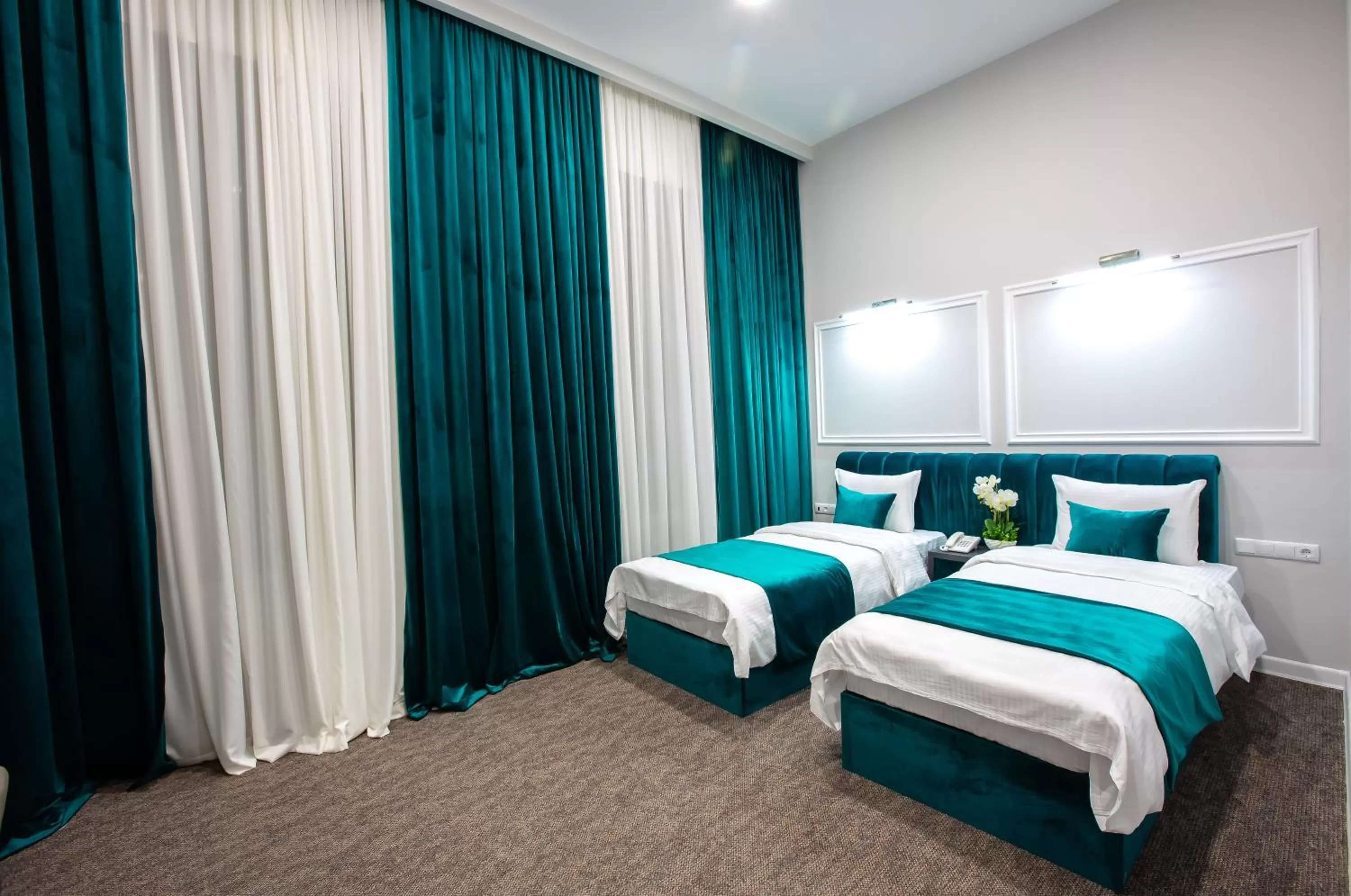 Standard Twin Room in Royal Inn