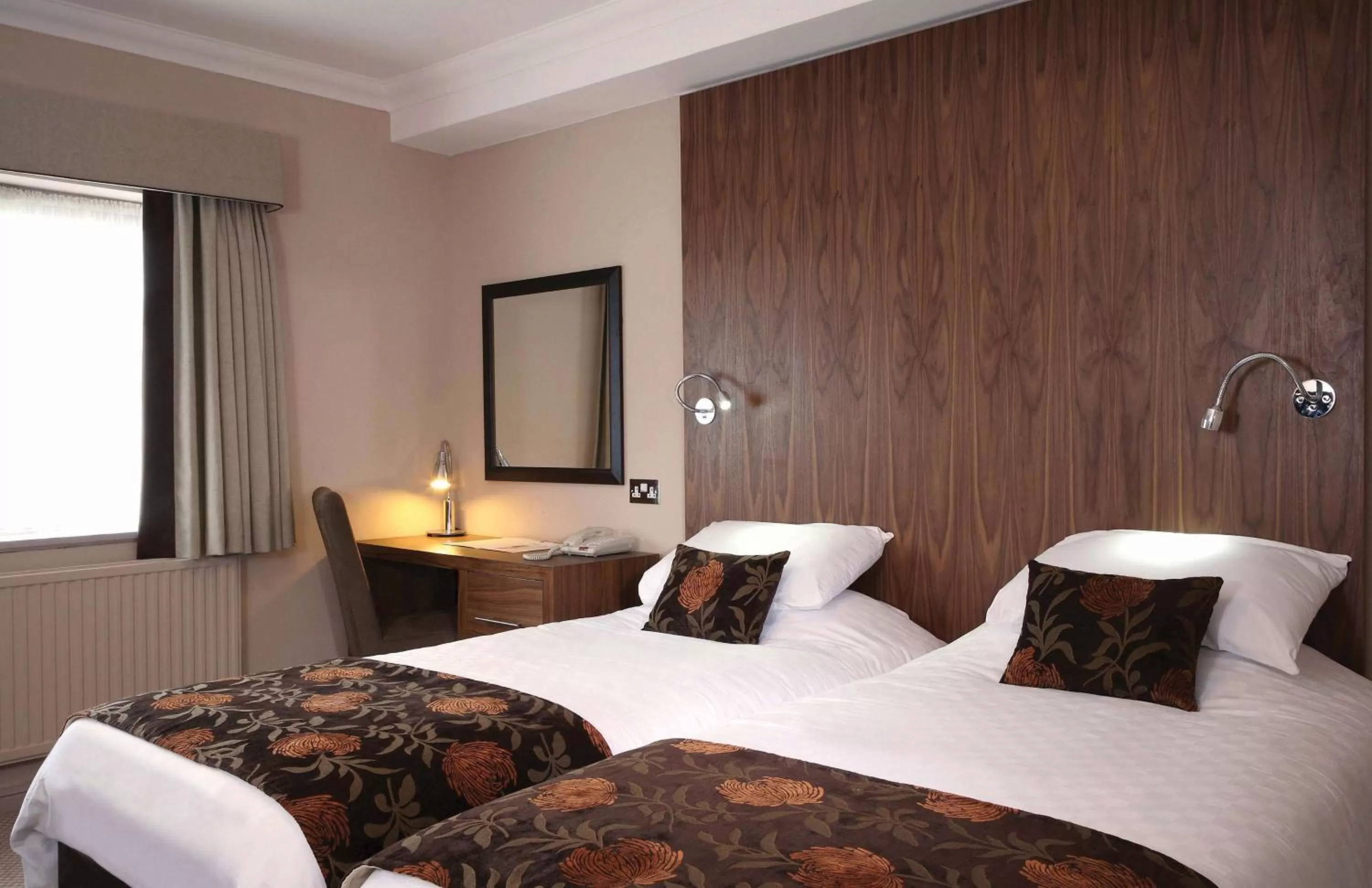 Superior Twin Room in voco Rockingham Forest Corby by IHG