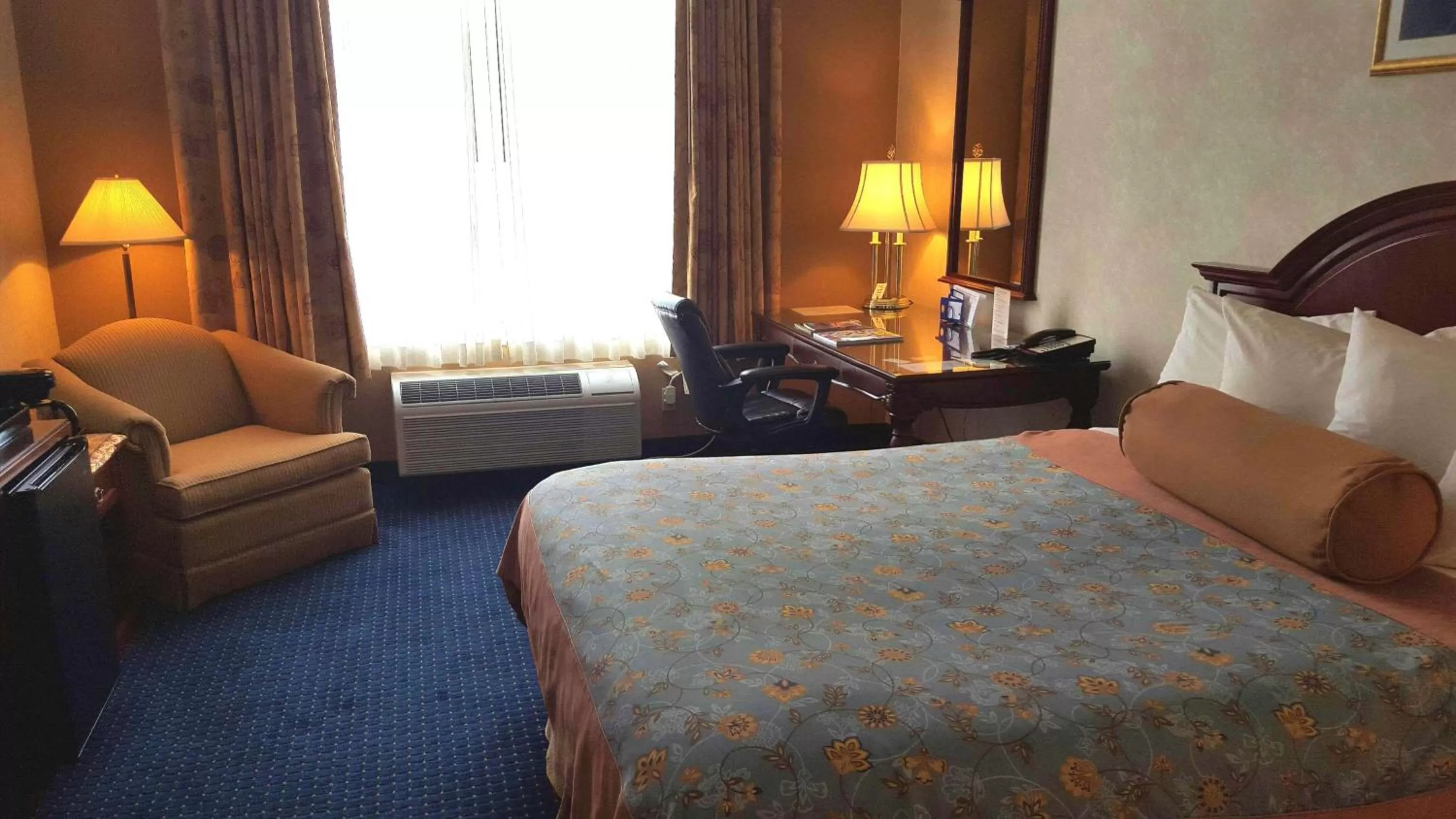 Queen Room with Bath Tub - Disability Access/Non-Smoking  in Best Western Plus Mentor-Cleveland Northeast