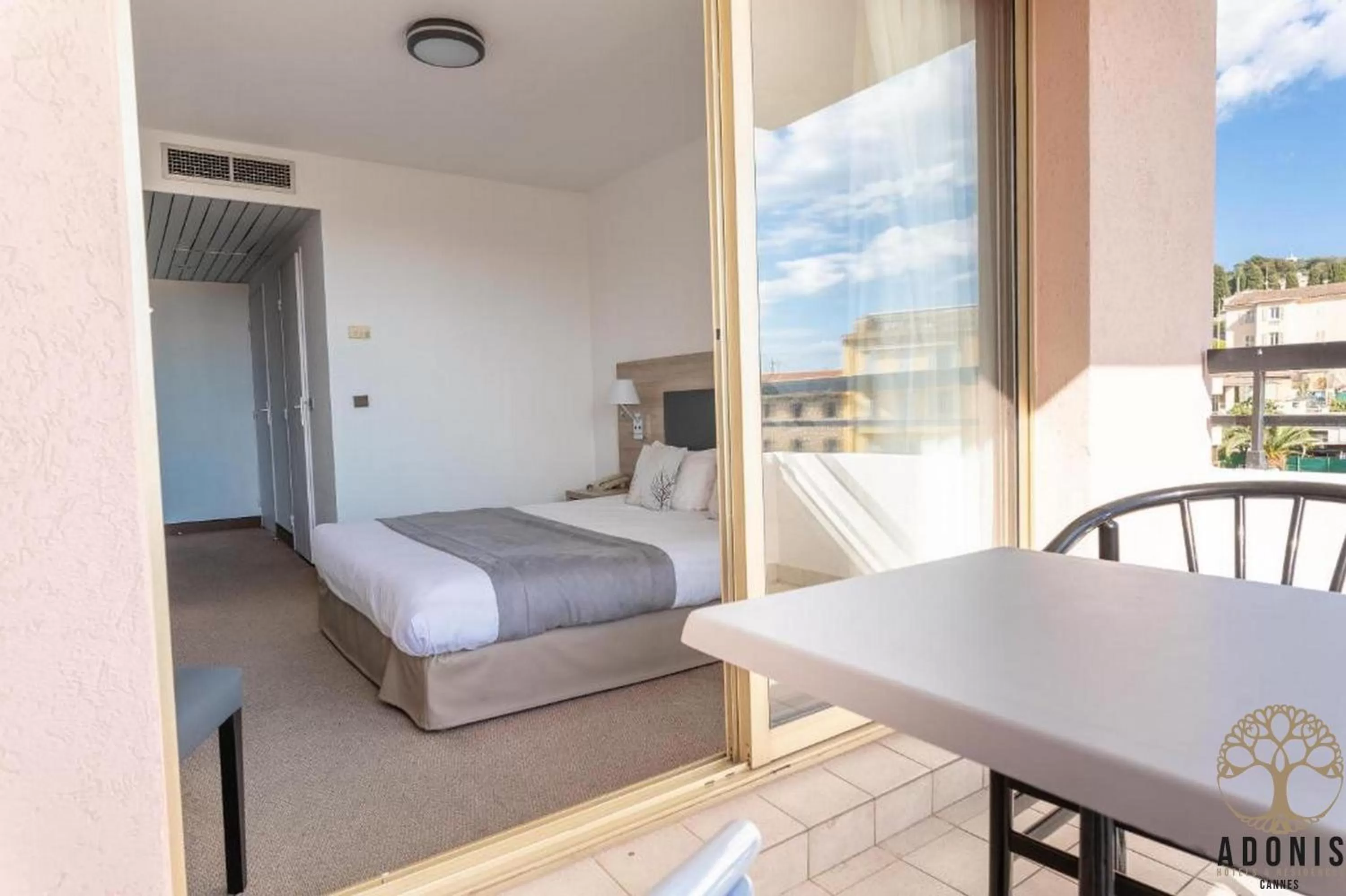 Comfort Double Room with Balcony in Adonis Cannes - Hôtel Thomas
