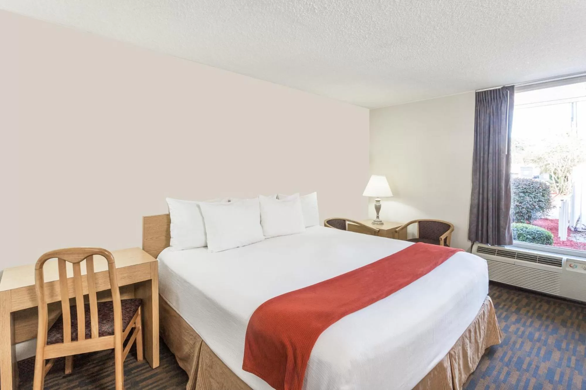 Deluxe King Room - Smoking in Days Inn by Wyndham Adel I-75