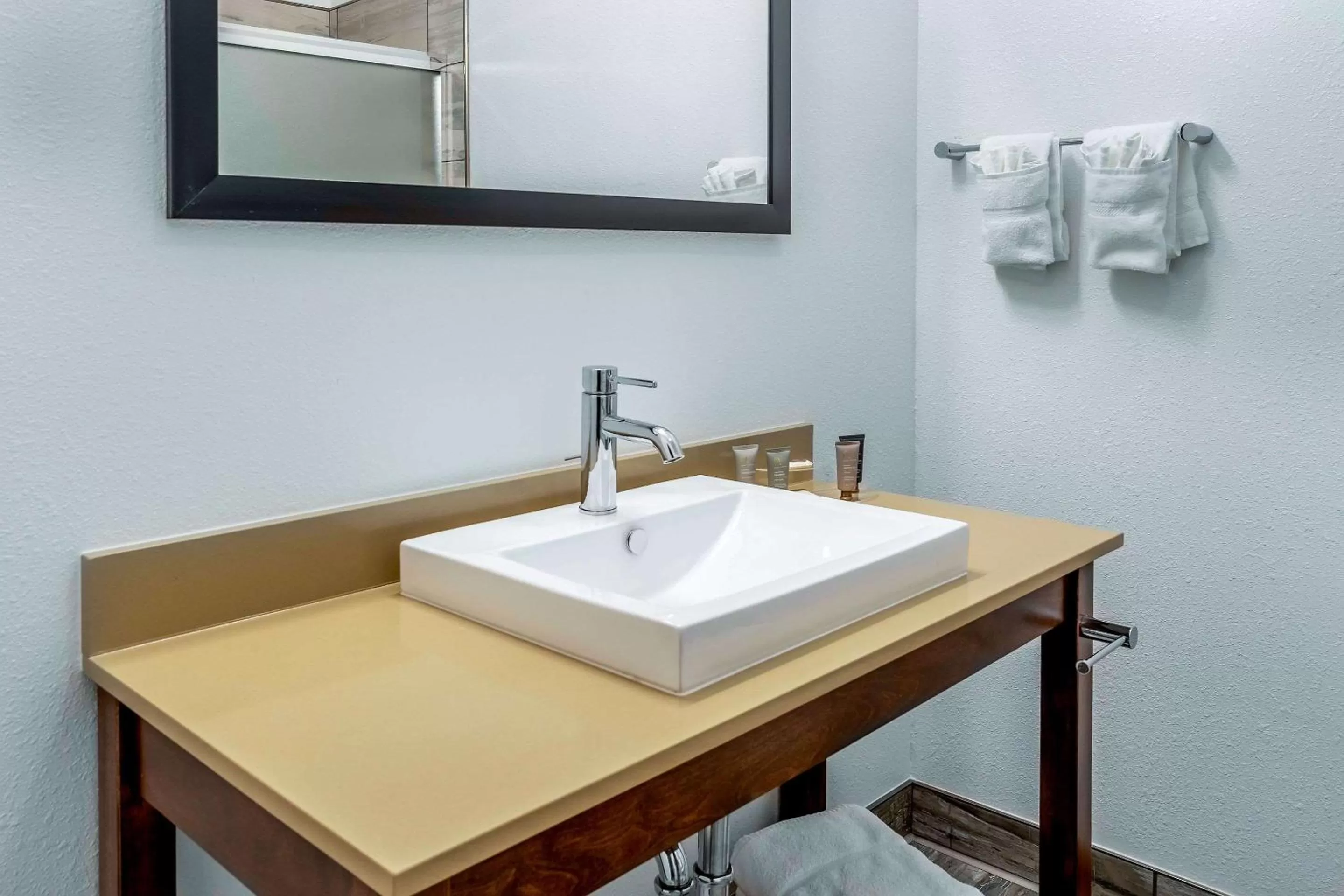Business Suite with Two Double Beds - Accessible/Non-Smoking in Riverview Inn & Suites, Ascend Hotel Collection