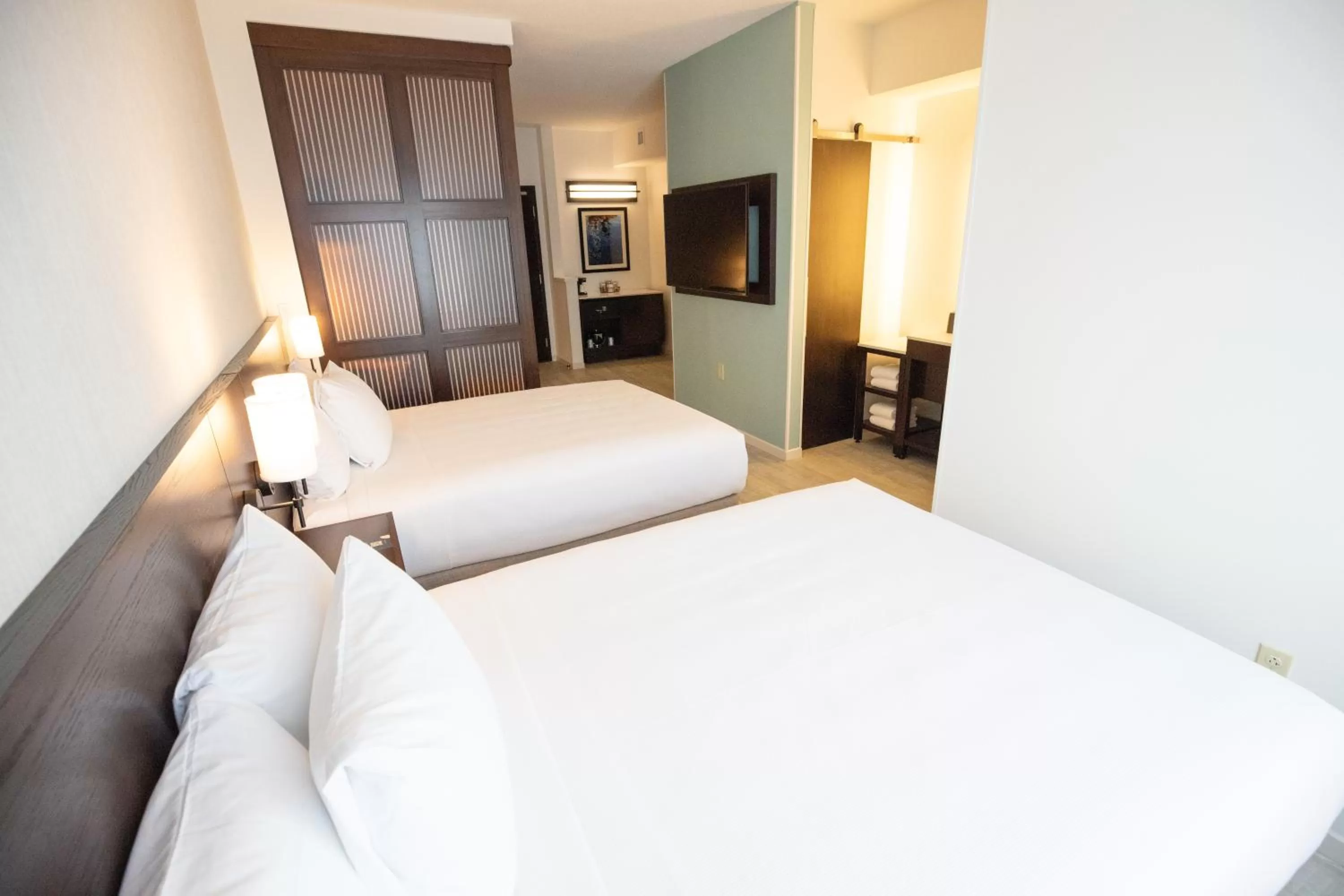 Queen Room with Two Queen Beds and Roll-In Shower - Disability Access in Hyatt Place West Palm Beach