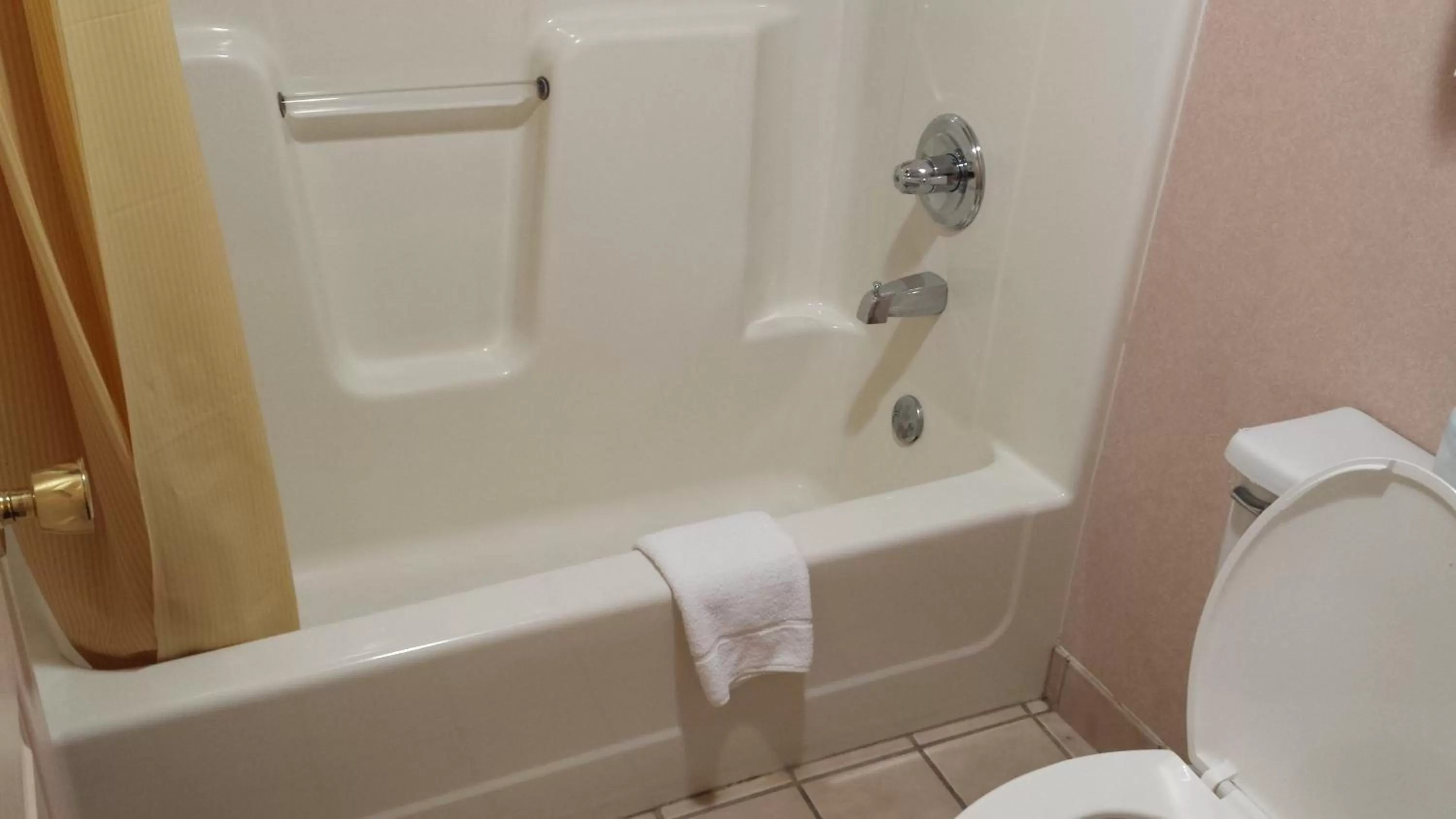 Queen Room with Two Queen Beds - Non-Smoking in Days Inn by Wyndham Harrison