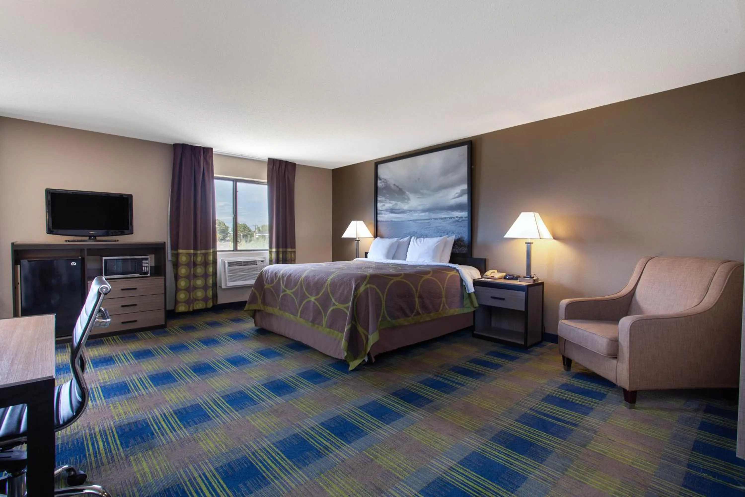 Business King Room - Non-Smoking in Super 8 by Wyndham Cromwell/Middletown