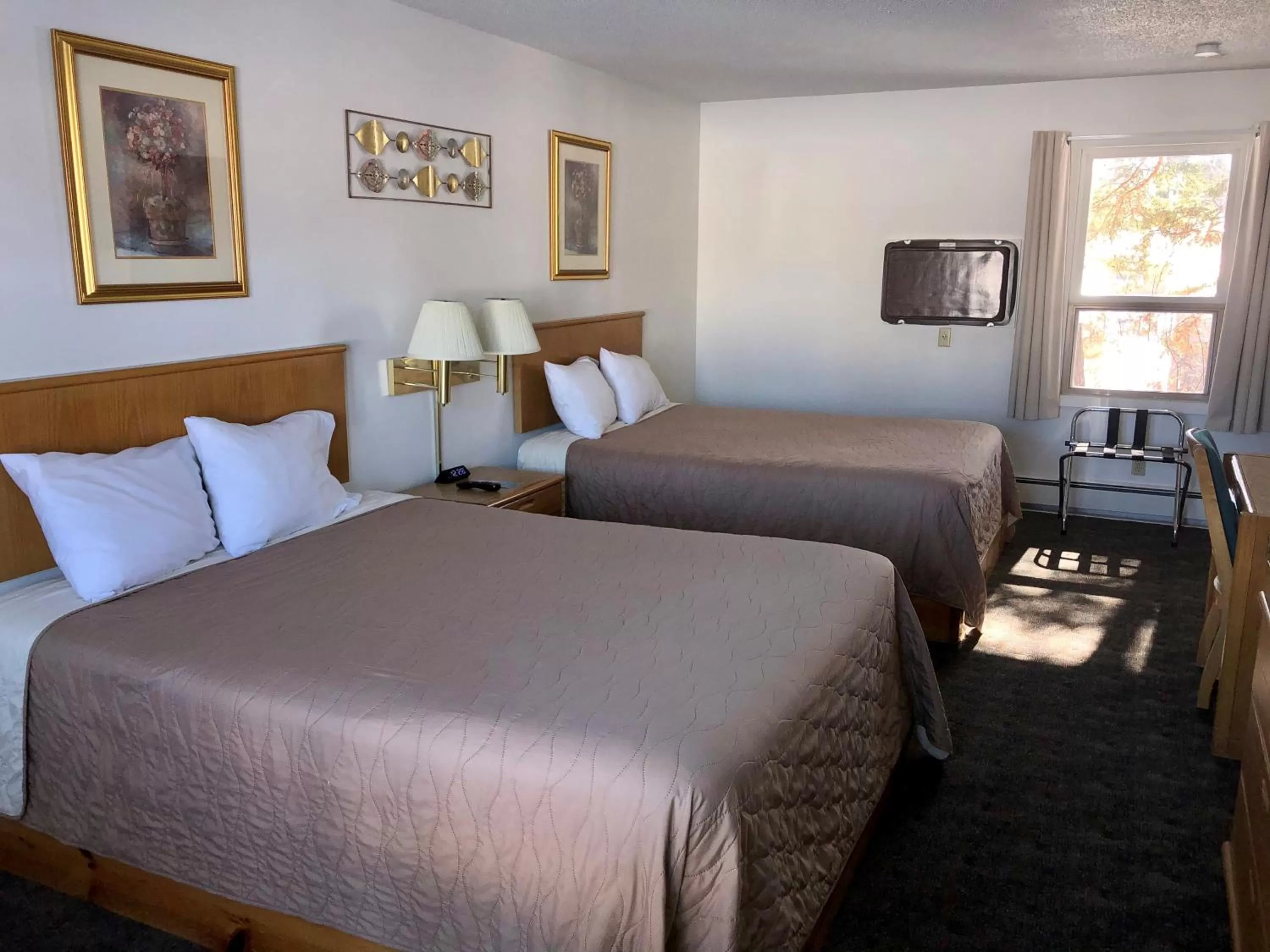 Standard Queen Room with Two Queen Beds in Budget Host Inn