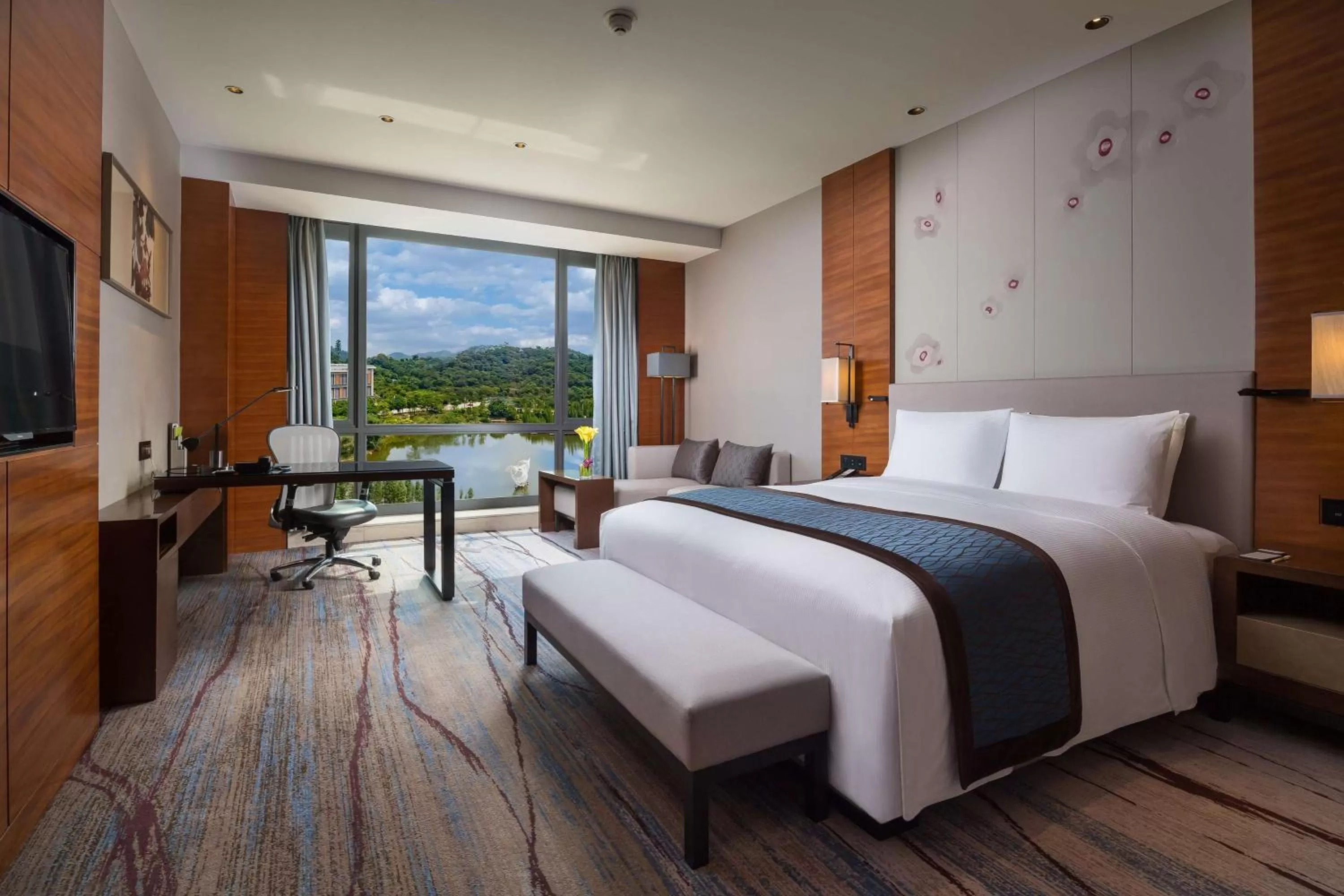 King Room - Mobility Accessible  in DoubleTree by Hilton Guangzhou Science City-Free Shuttle Bus Service During Canton Fair Period