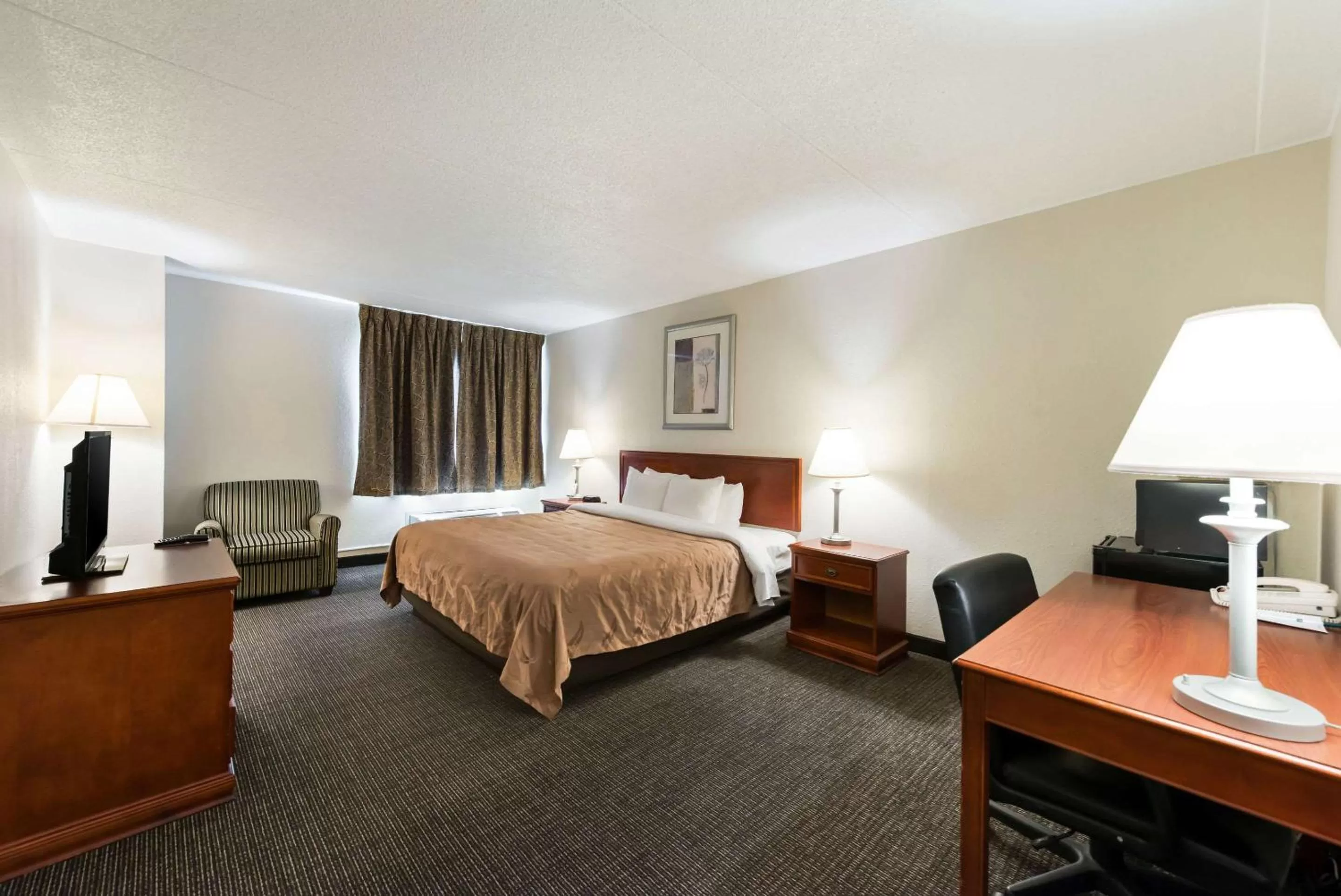 Business King Room - Non-Smoking in Quality Inn Bradley- Bourbonnais