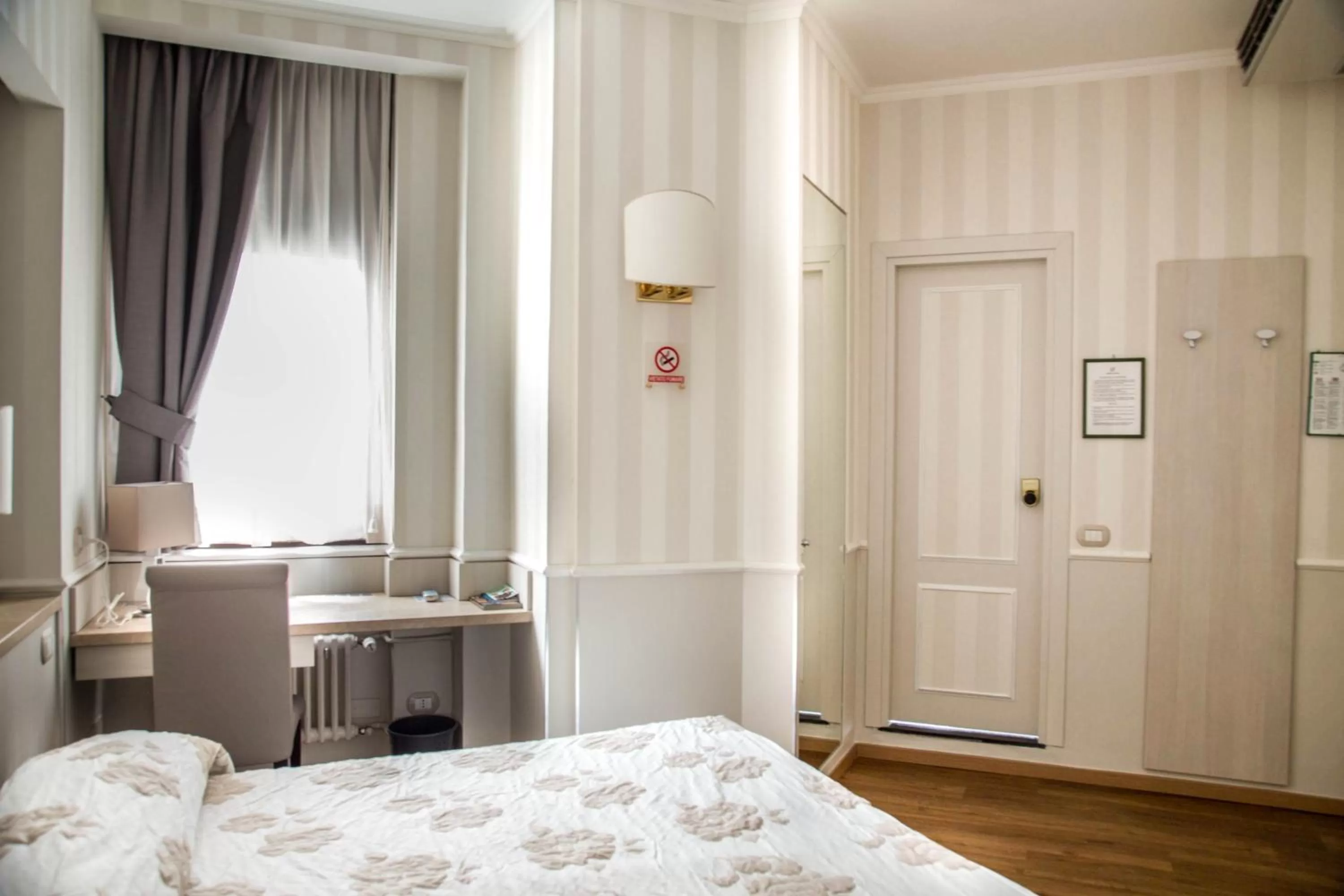 Double Room - single occupancy in Hotel Flora