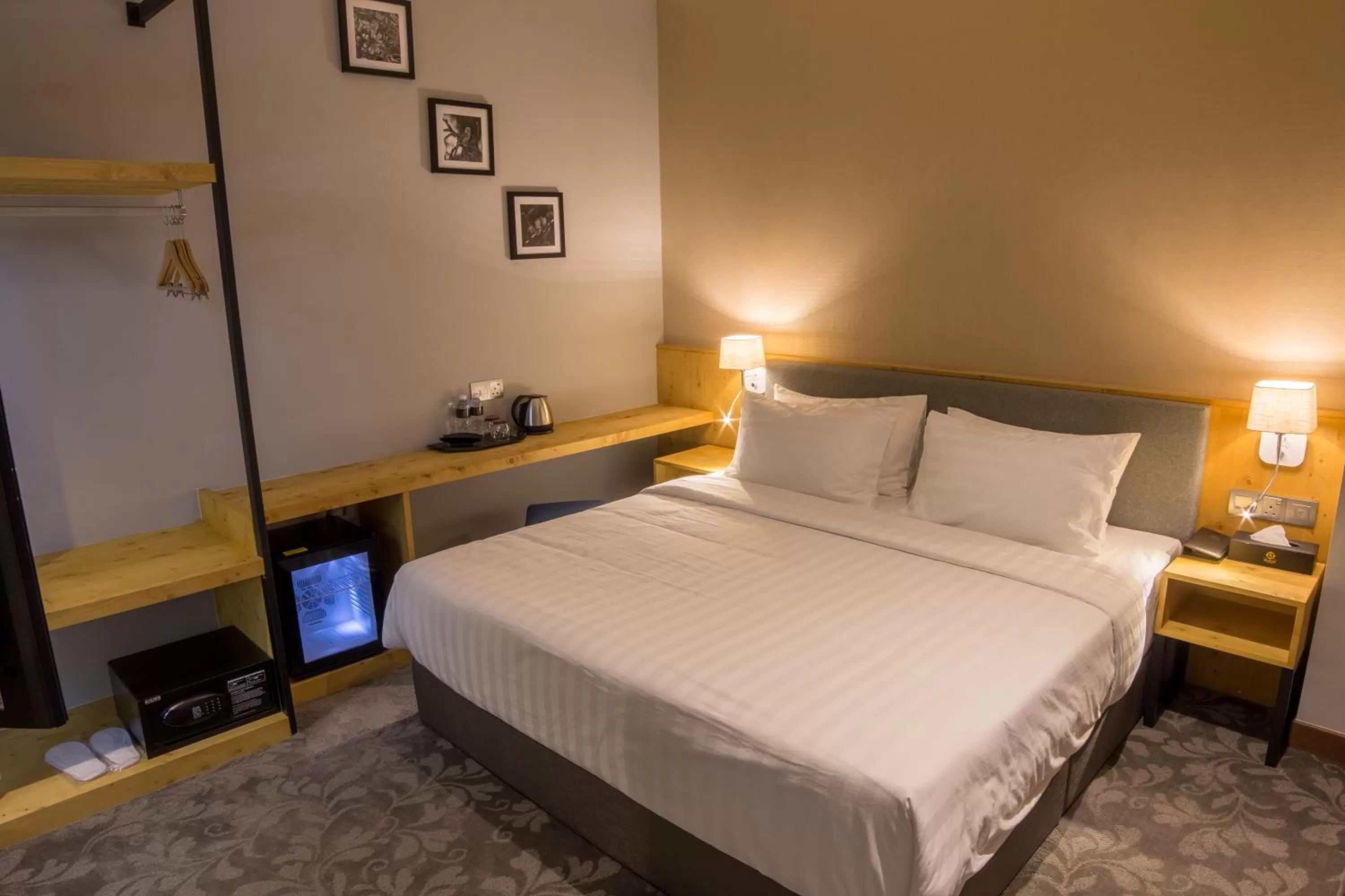 Deluxe King Room in Redpine Boutique Hotel