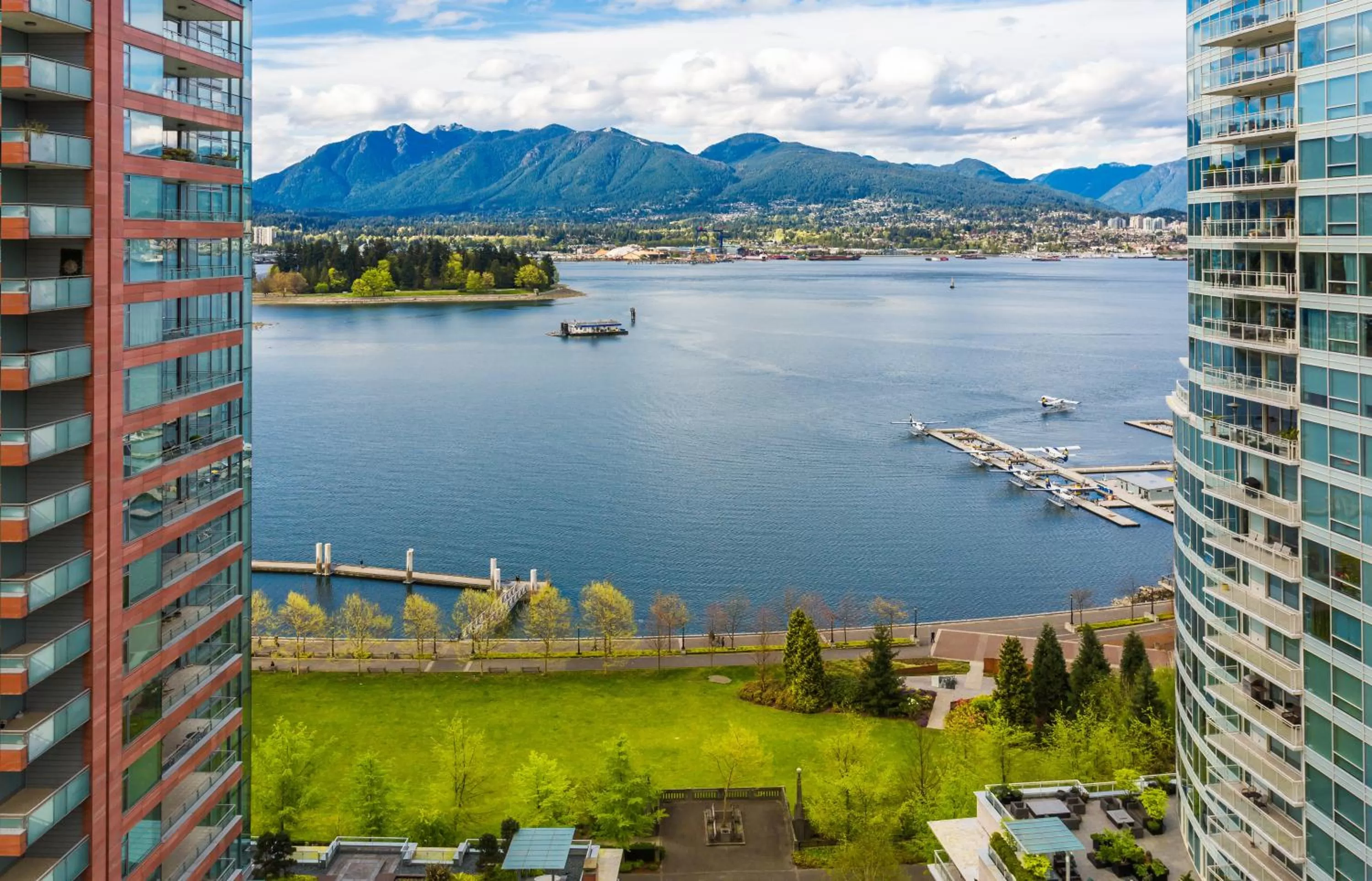 Premium Harbourview King in Pinnacle Hotel Harbourfront