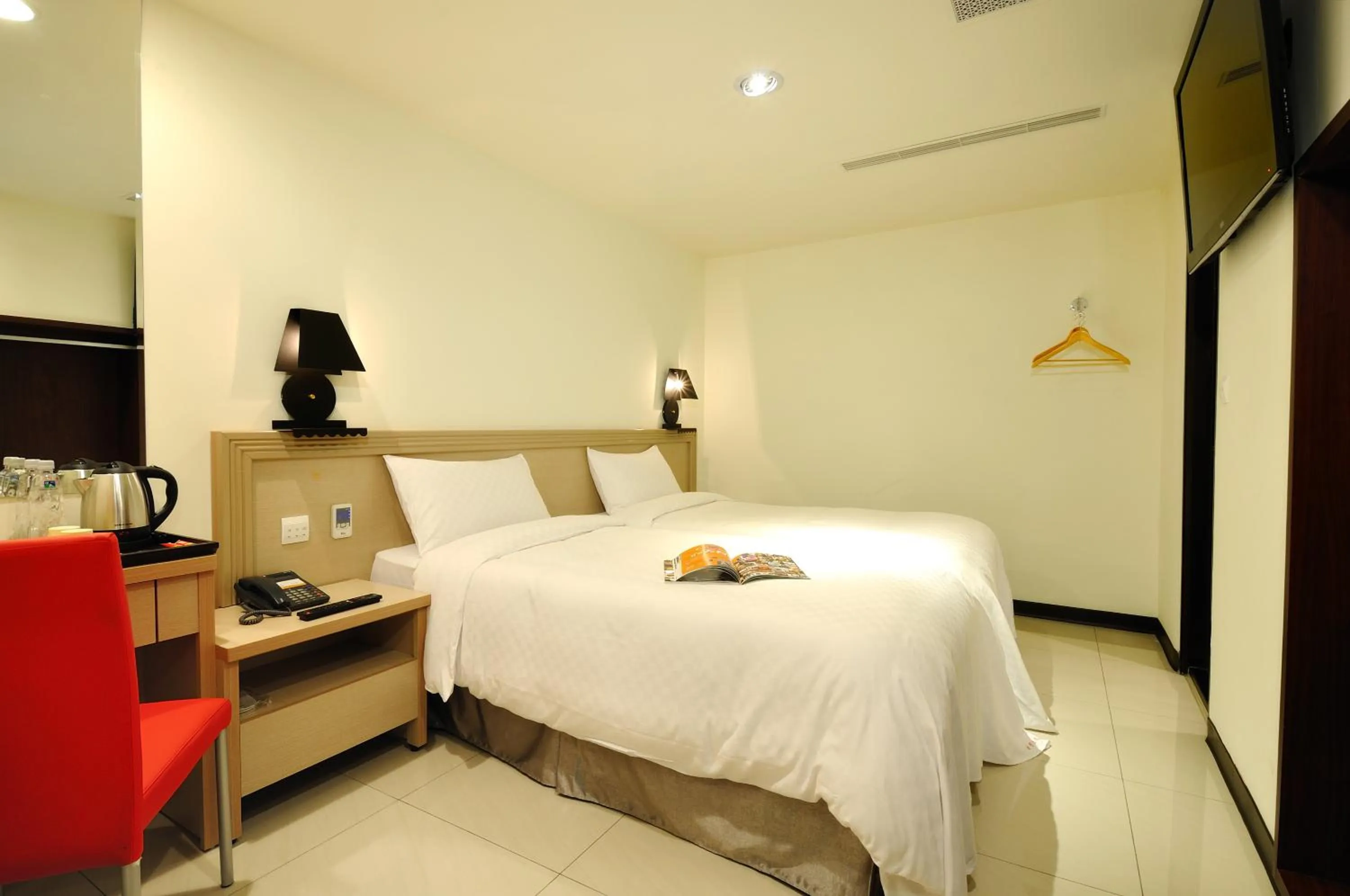 Budget Twin Room without Window in 安可旅店 Bravo Hotel