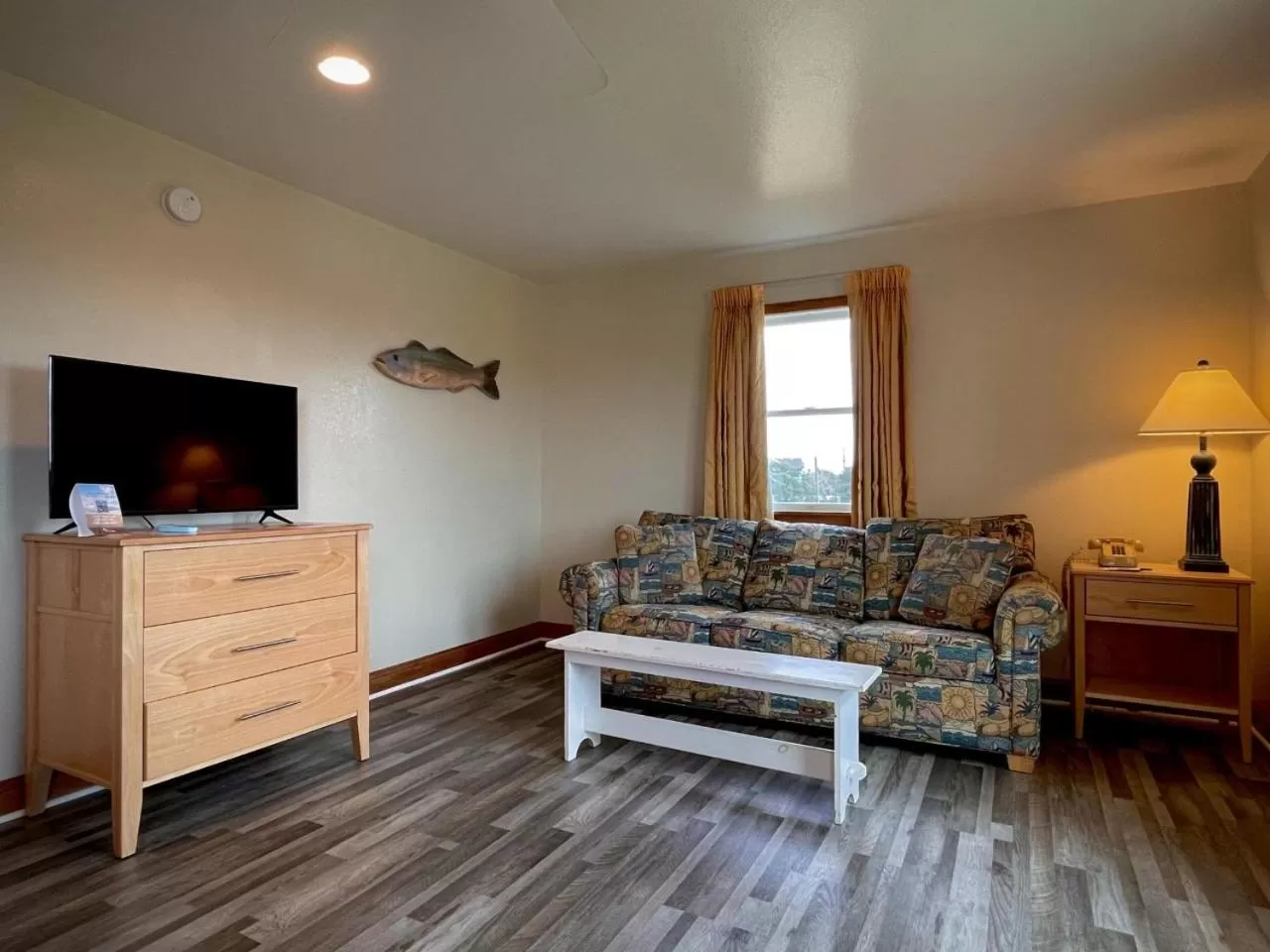 Deluxe Junior Suite in Pony Island Inn