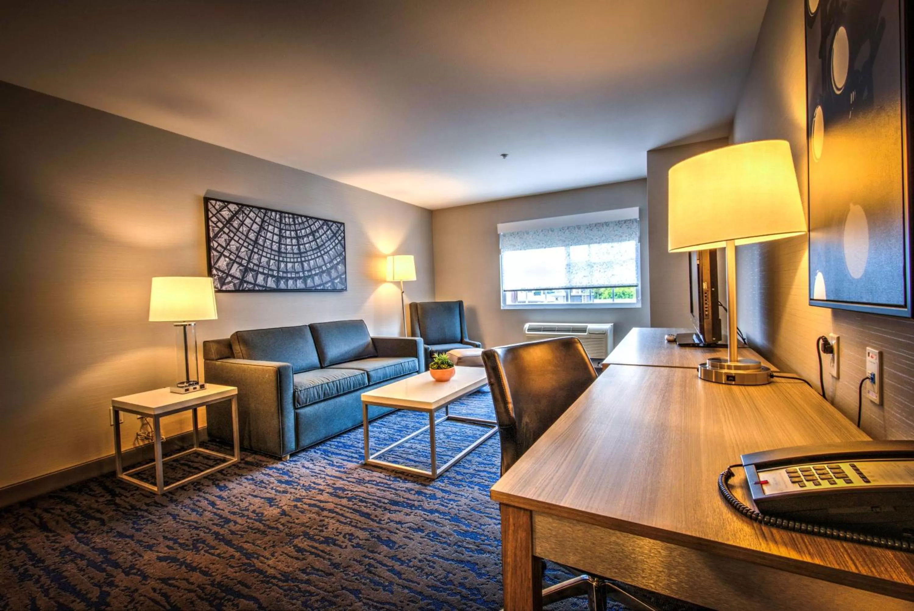 King Suite with Sofa Bed - Non-Smoking in Best Western Plus Media Center Inn & Suites