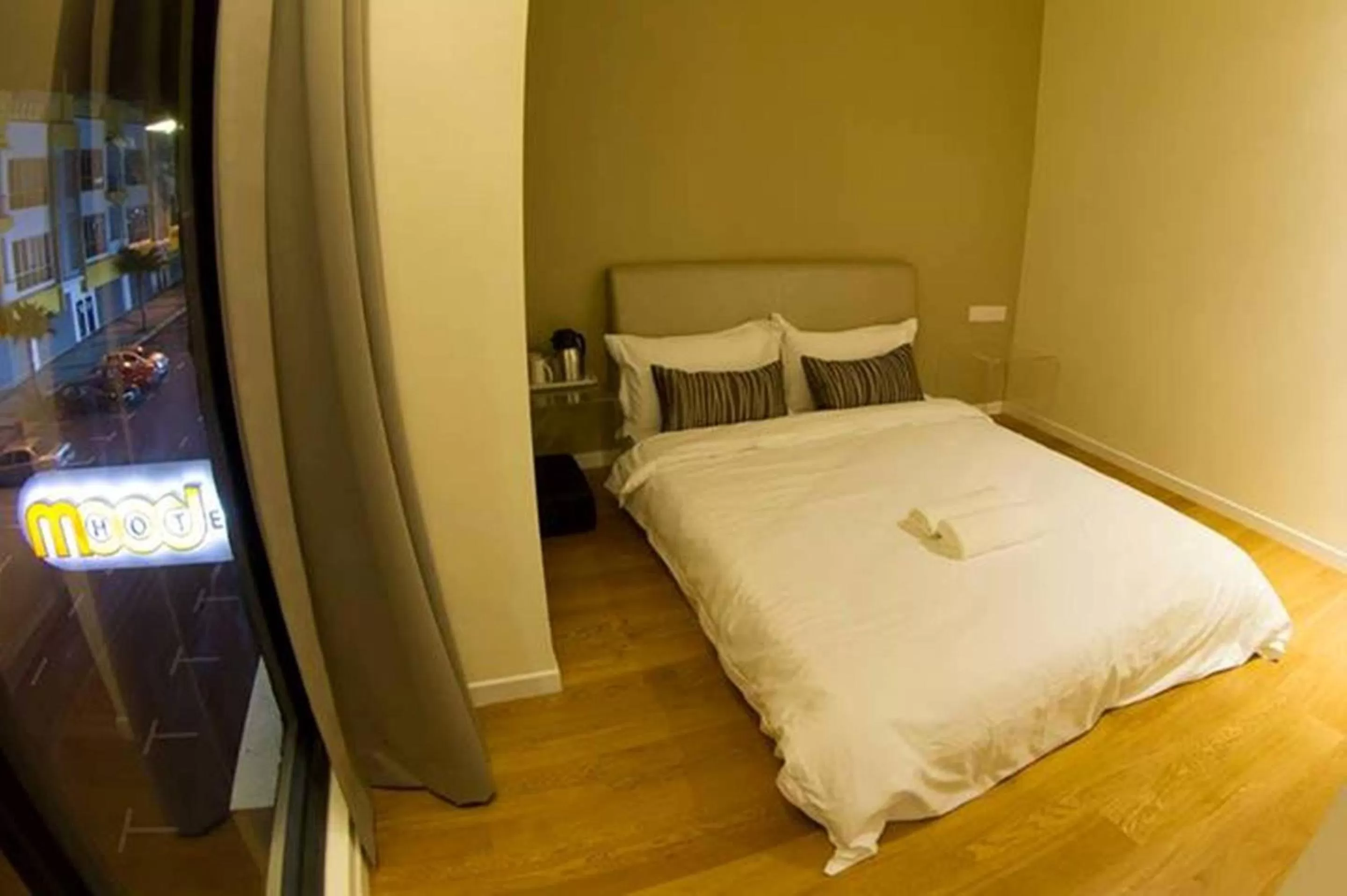 Platform Queen Room in Mood Hotel