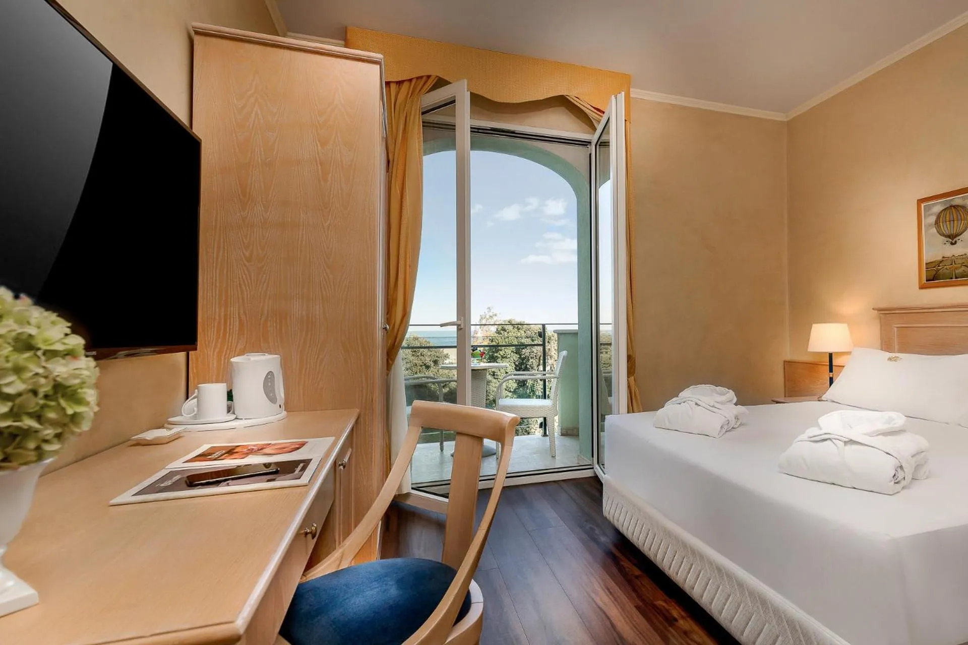 Premium Double Room with Sea View and Spa Access in Hotel De Londres