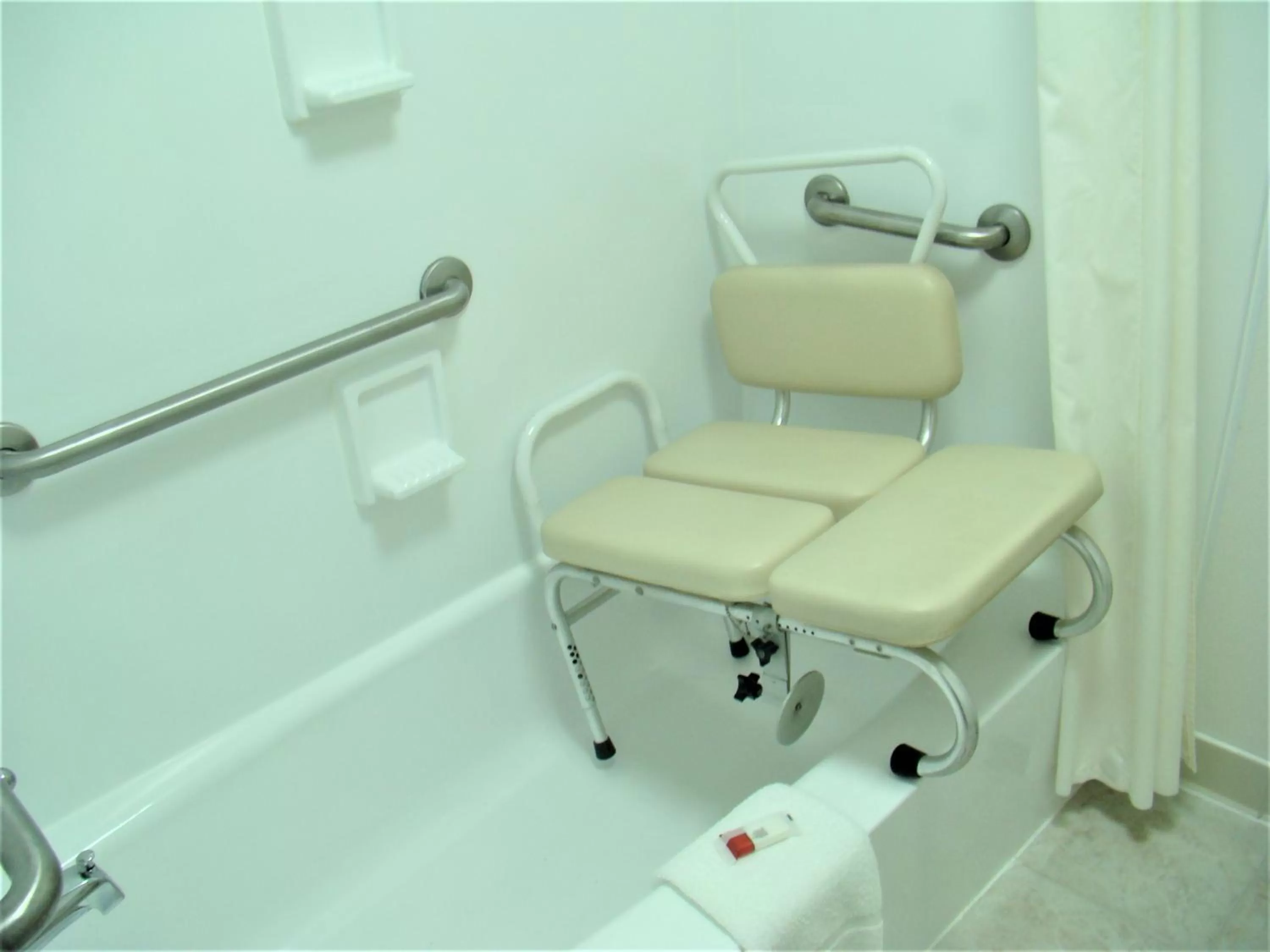 King Room - Mobility Access/Non-Smoking in Baymont by Wyndham Front Royal Near Shenandoah National Park