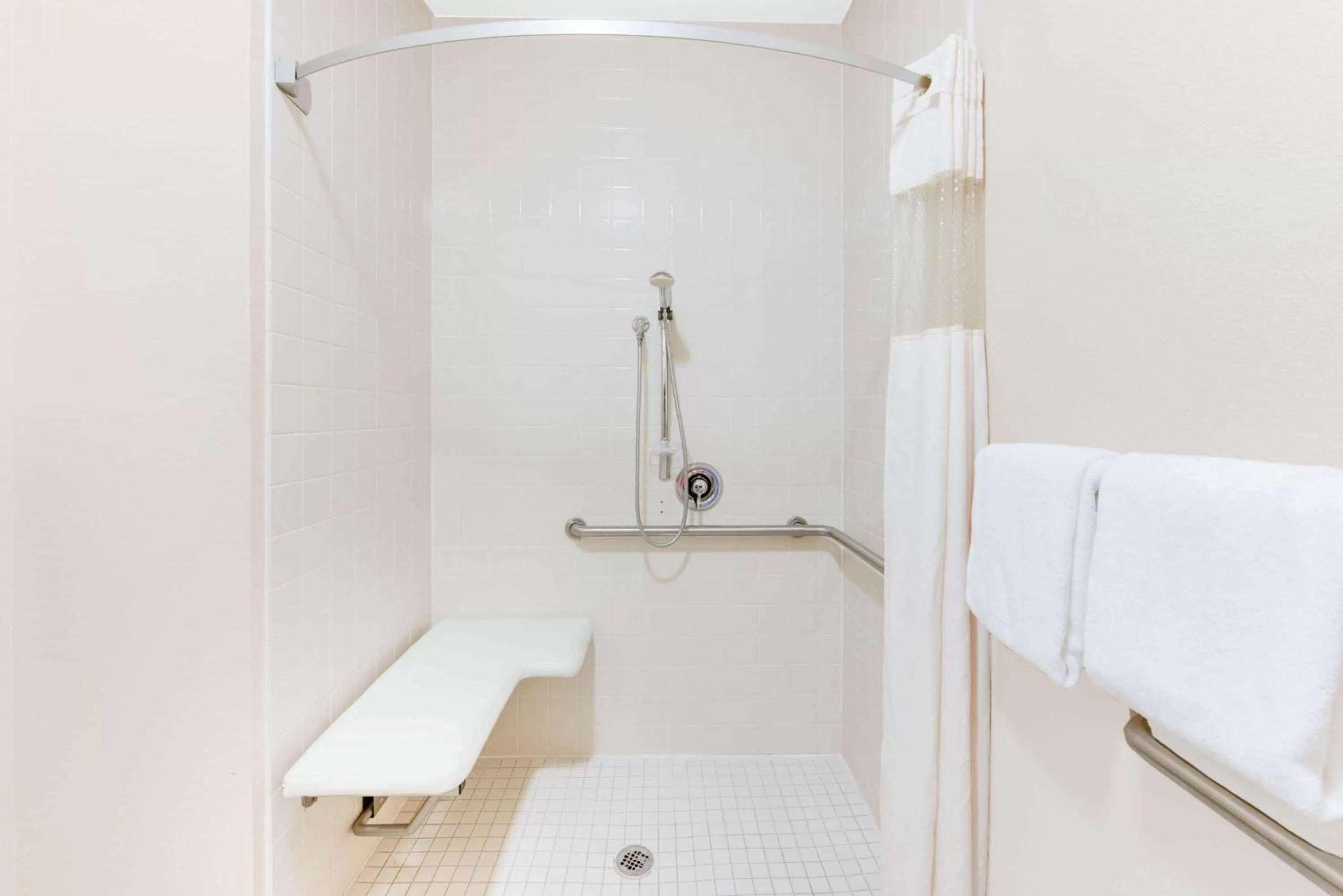 King Room - Mobility Access/Non-Smoking in Baymont by Wyndham Ft. Leonard/Saint Robert