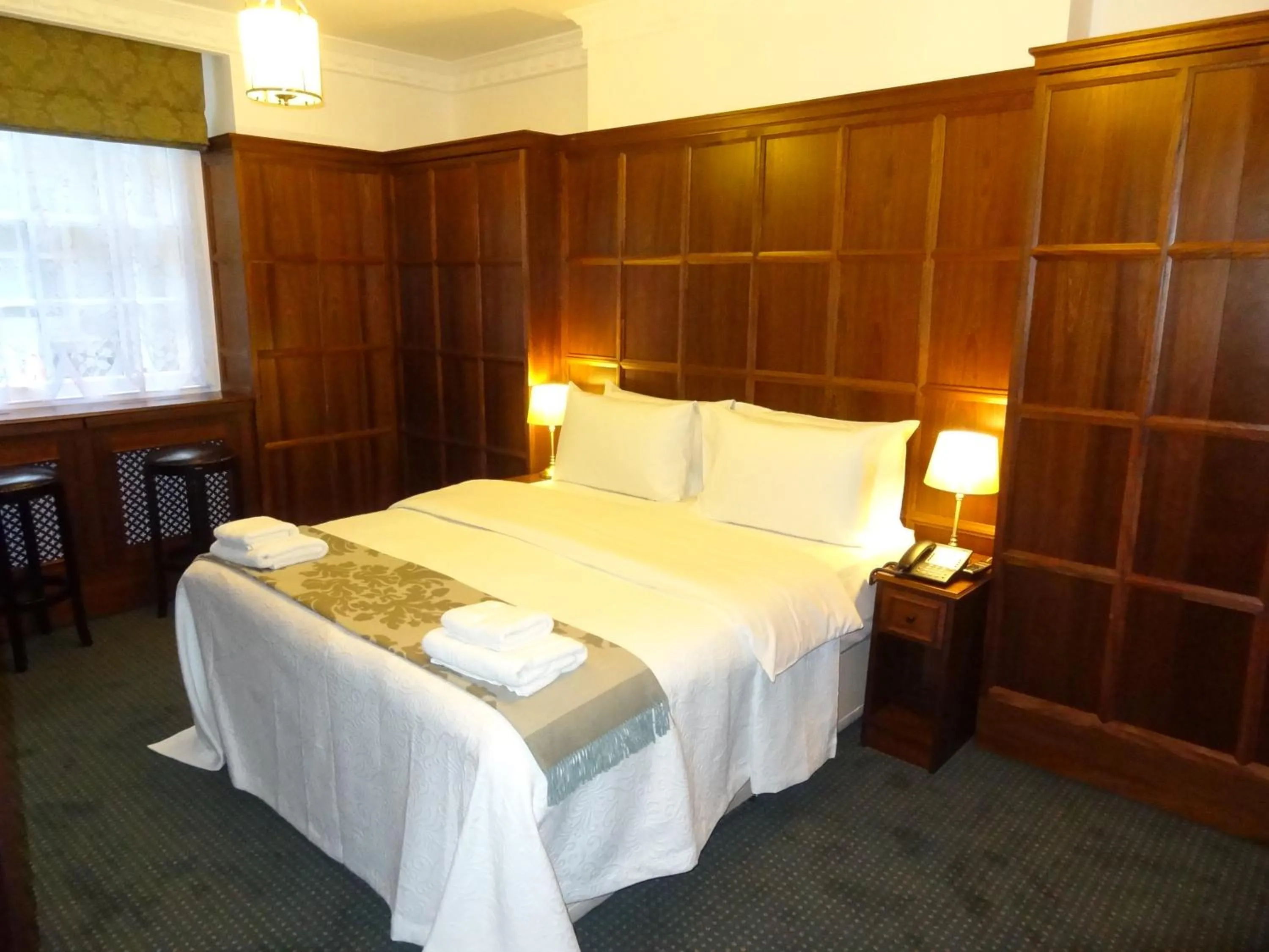 Executive Room with Outside Patio - single occupancy in Regency House Hotel