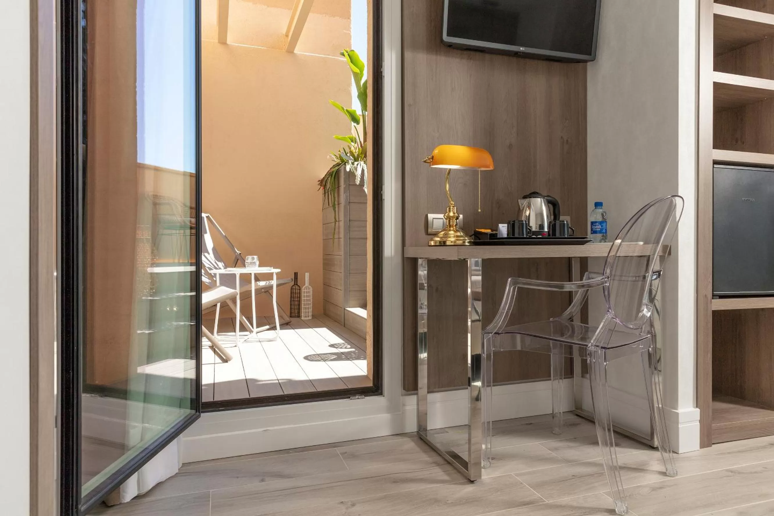 Superior Room with Terrace and Views in Hotel Oasis