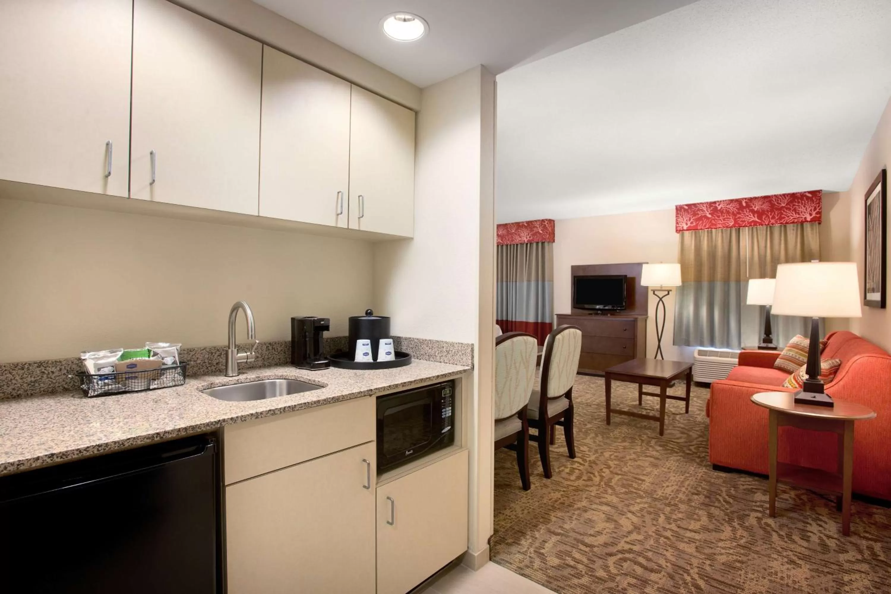 Queen Studio in Hampton Inn & Suites Outer Banks/Corolla