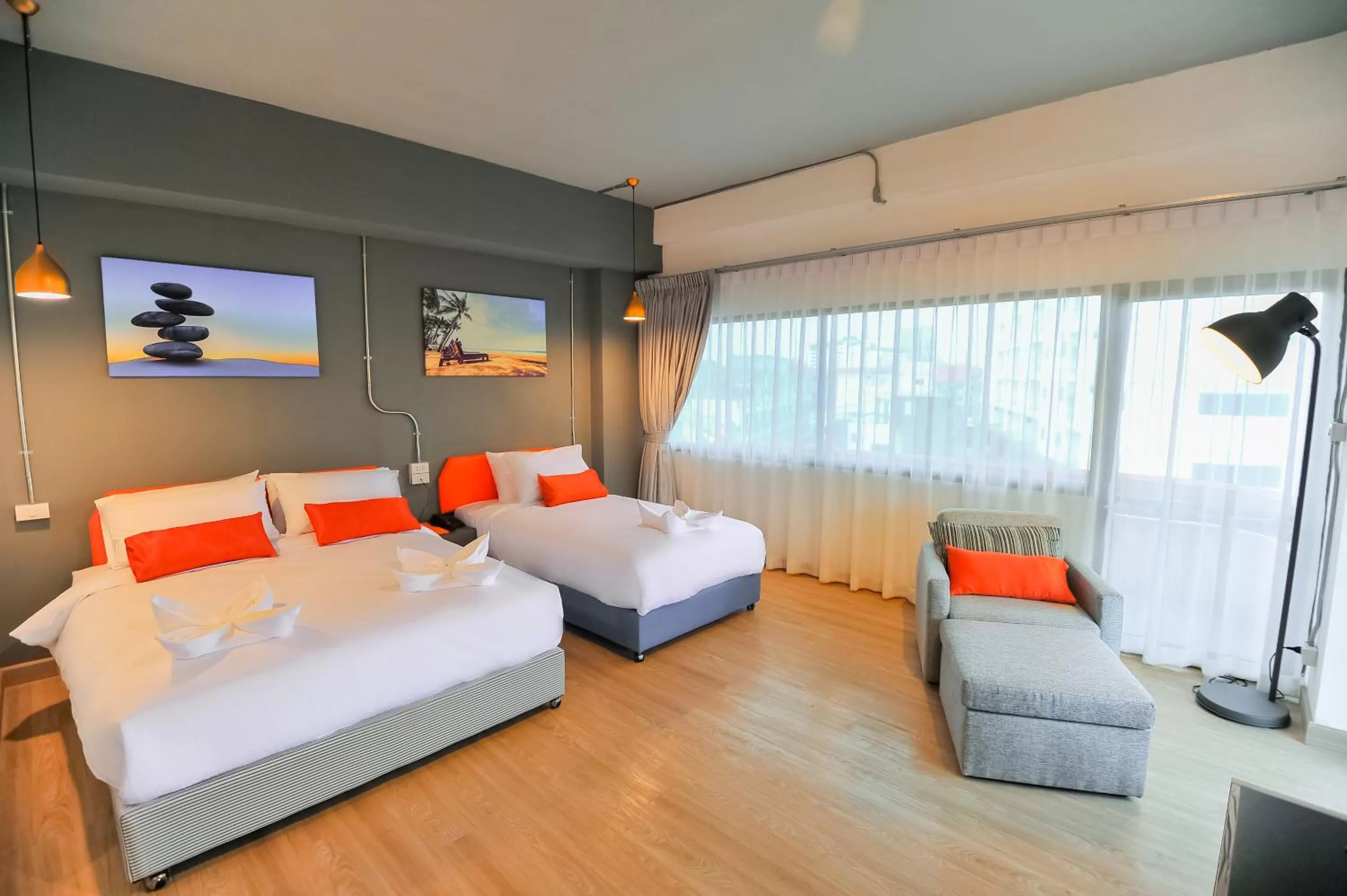 Deluxe Triple Room in 7 Stays Pattaya Hotel