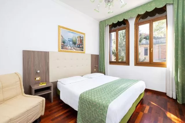 Double Room with Extra Bed in Hotel Villa Cipro