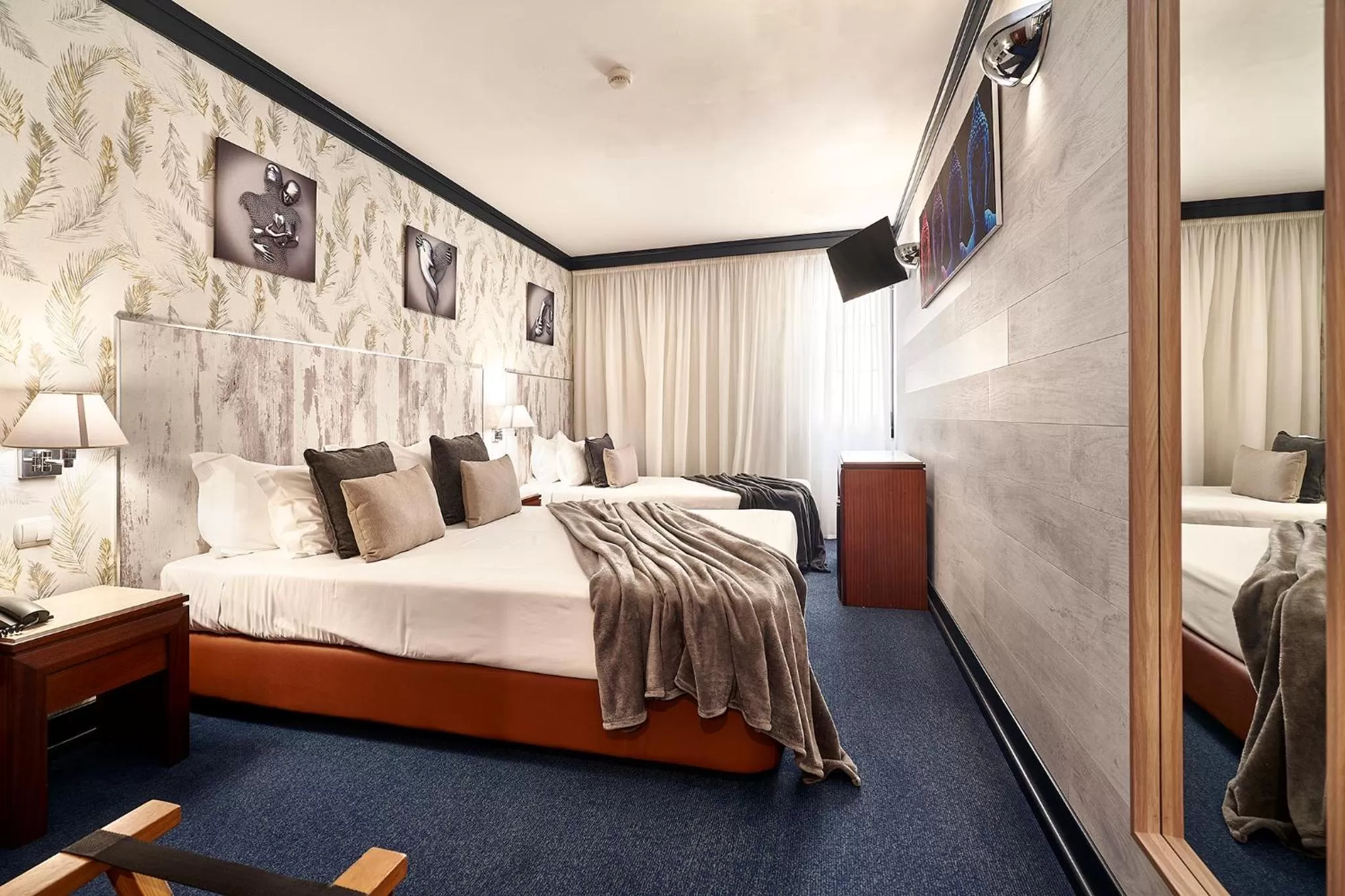 Triple Room in Galeria Suite Hotel