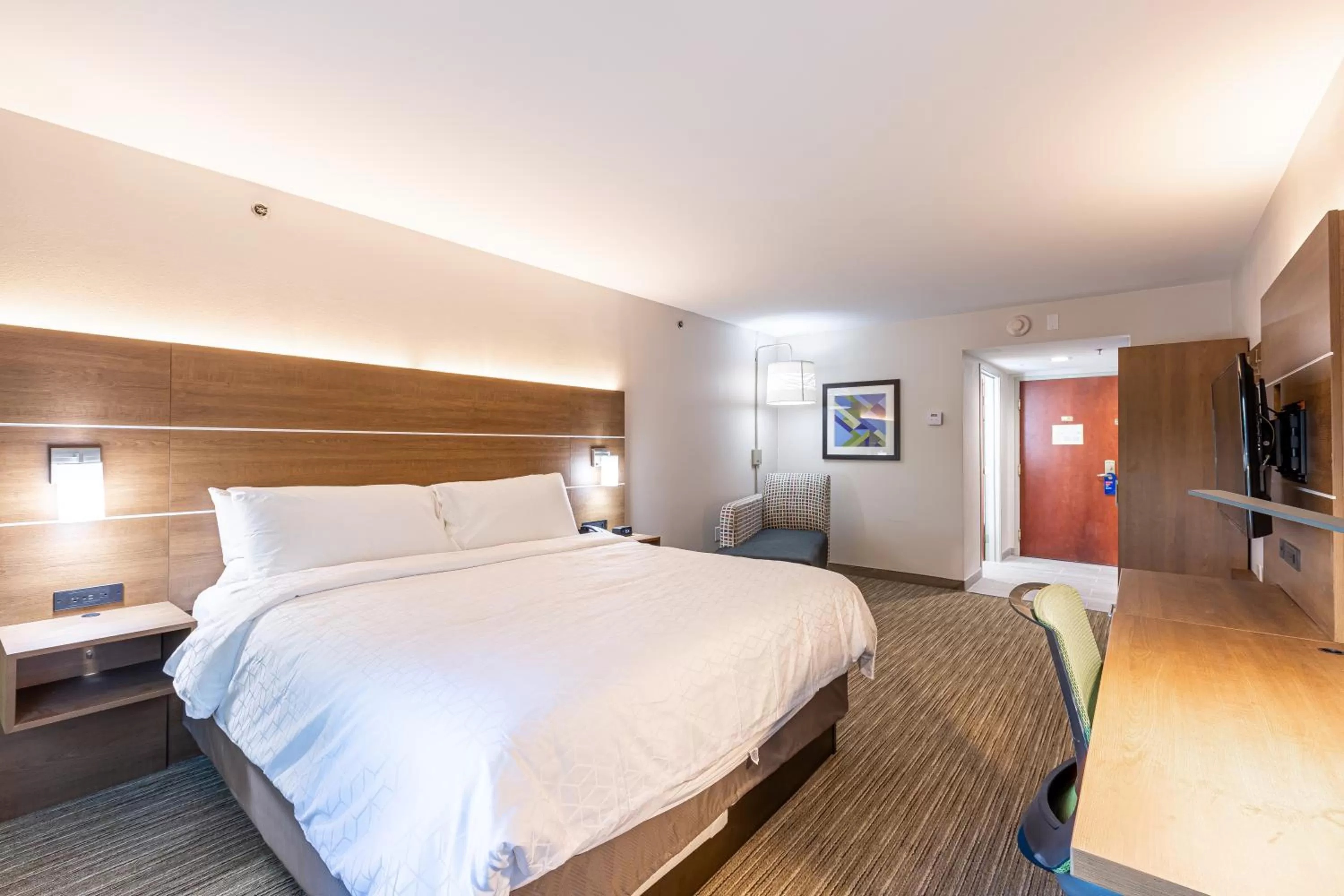 Standard Room in Holiday Inn Express & Suites Arlington North – Stadium Area by IHG