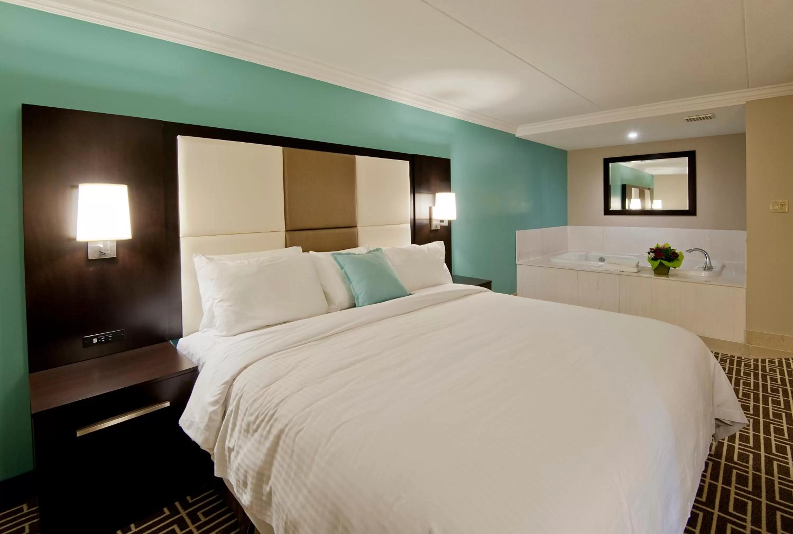 Superior Suite with Hot Tub in Visitor's Inn