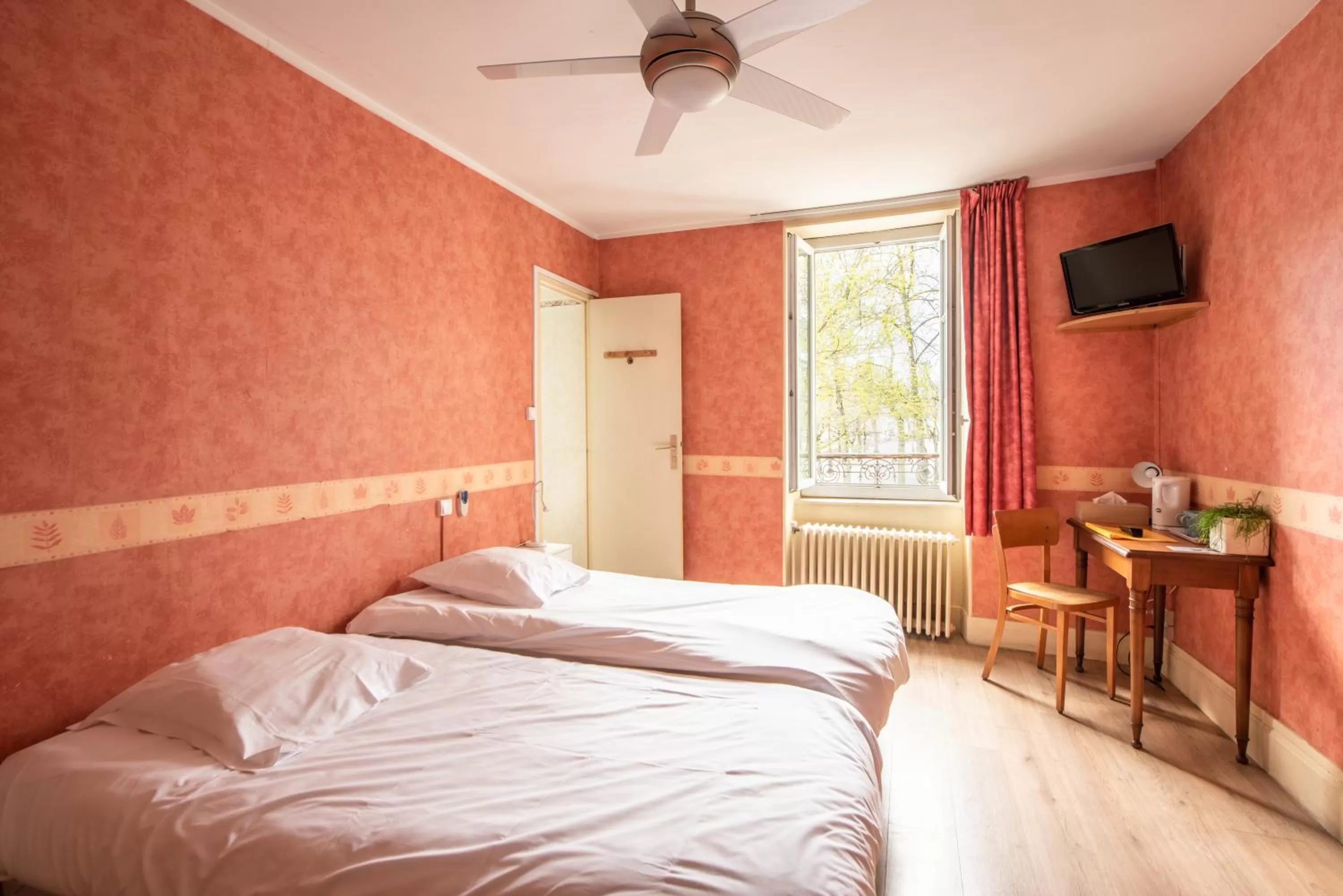 Twin Room in Hôtel des Ducs