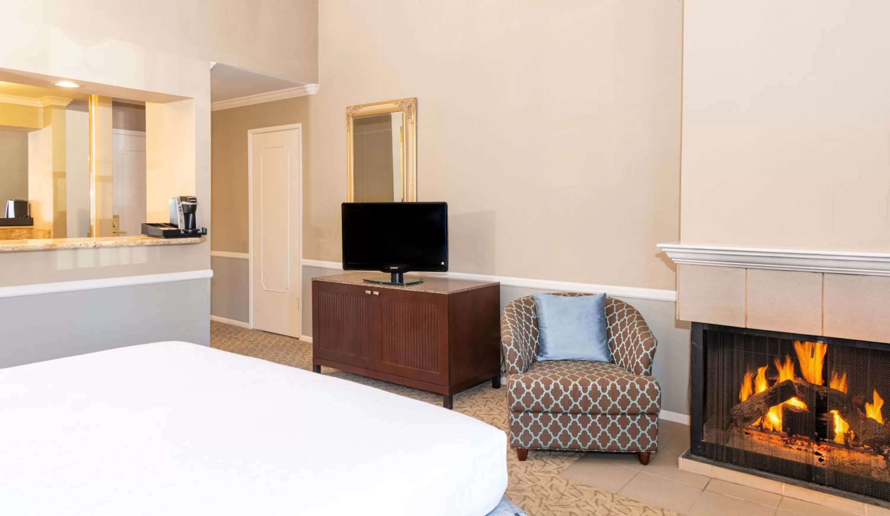 Deluxe King Room in Morgan Run Resort