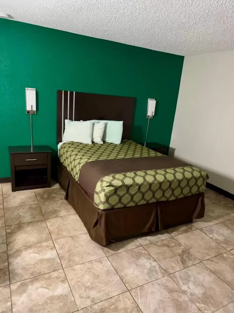 Standard Queen Room - Smoking in Rodeway Inn Georgetown