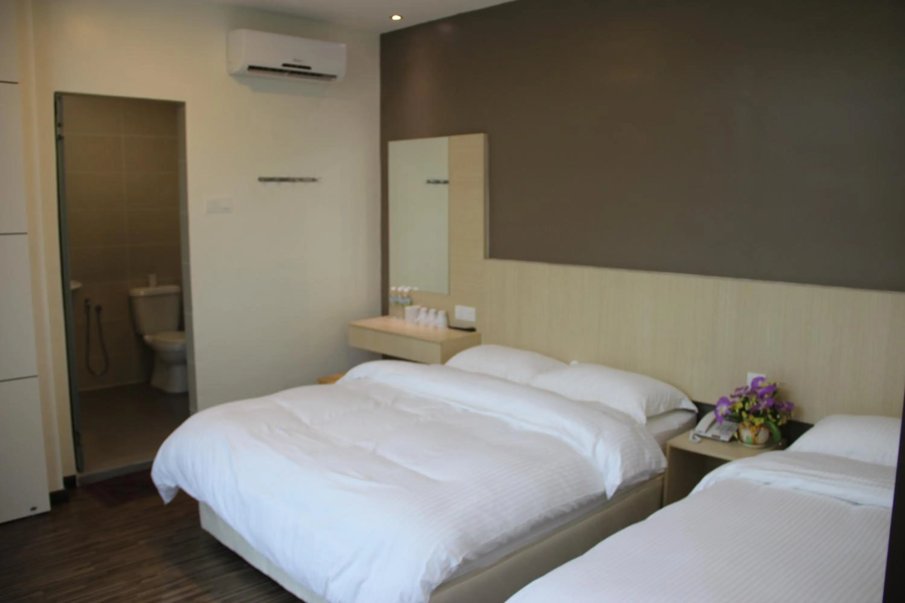 Deluxe Triple Room in Setia Inn